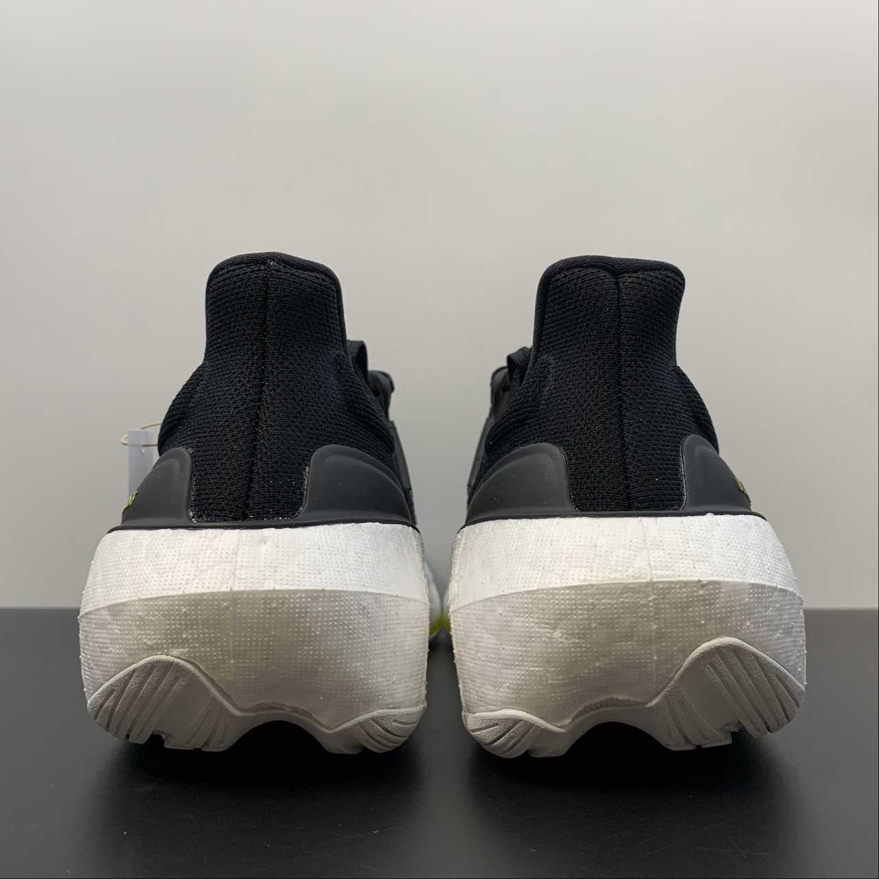 Adidas Ultraboost Light 23 - Preto/Branco/Verde