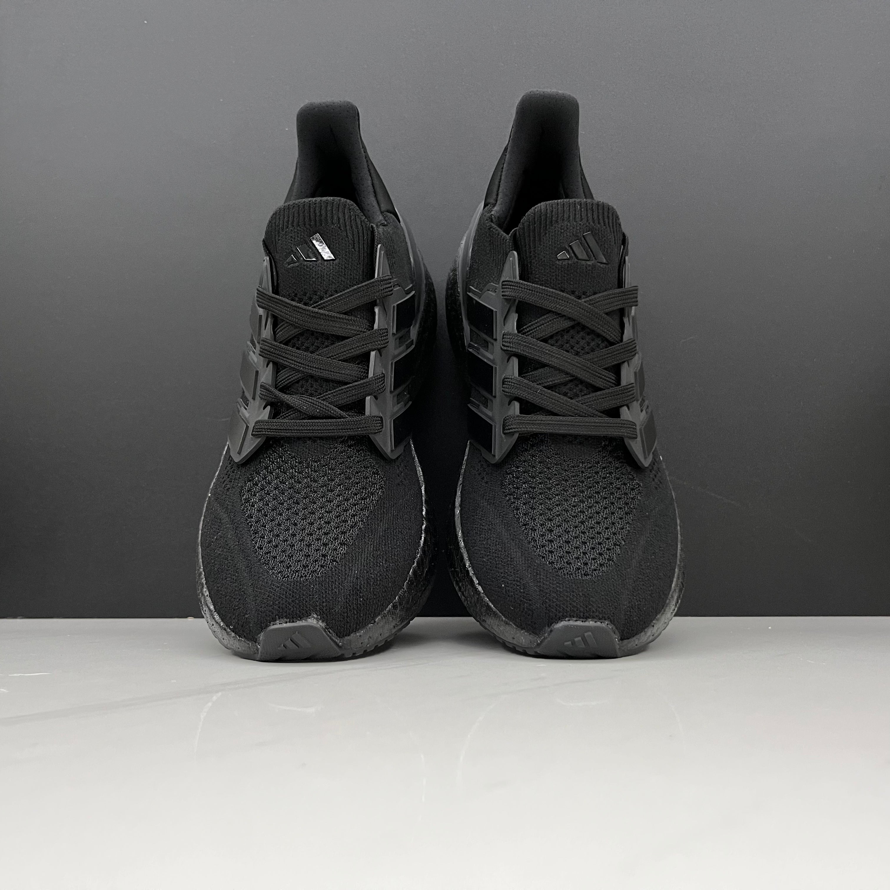 Adidas Ultraboost 5 - All Black