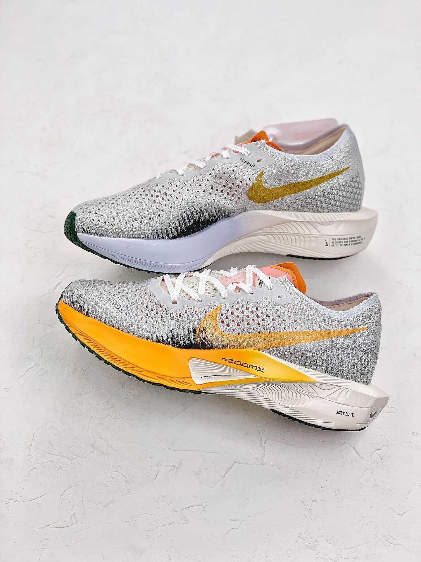 Nike Air Zoom X Vaporfly 3 - Cinza/Laranja