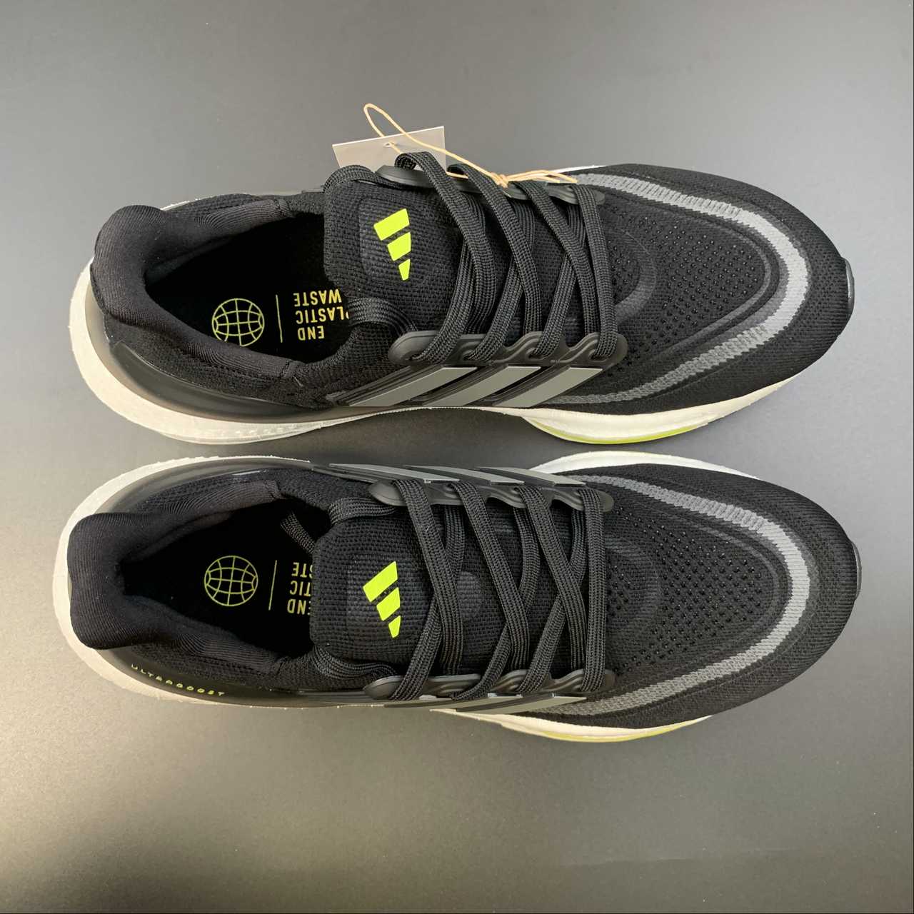 Adidas Ultraboost Light 23 - Preto/Branco/Verde
