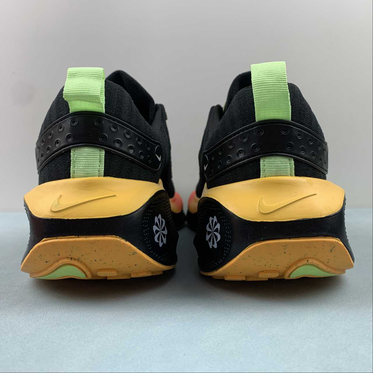 Nike Infinity Run 4 - Preto/Laranja