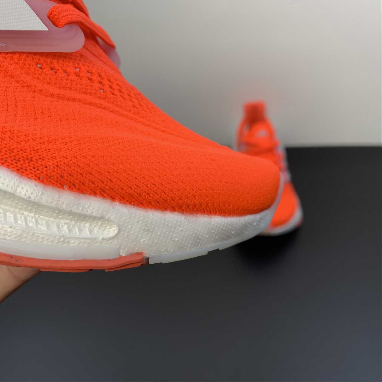 Adidas Ultraboost Light 23 - Laranja/Branco