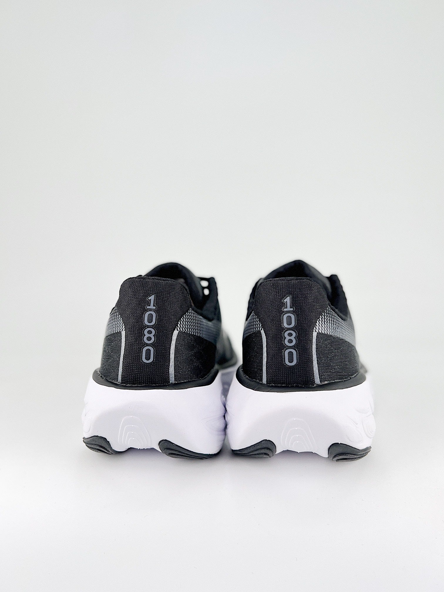 New Balance Fresh Foam X 1080 V14 - Preto/Branco