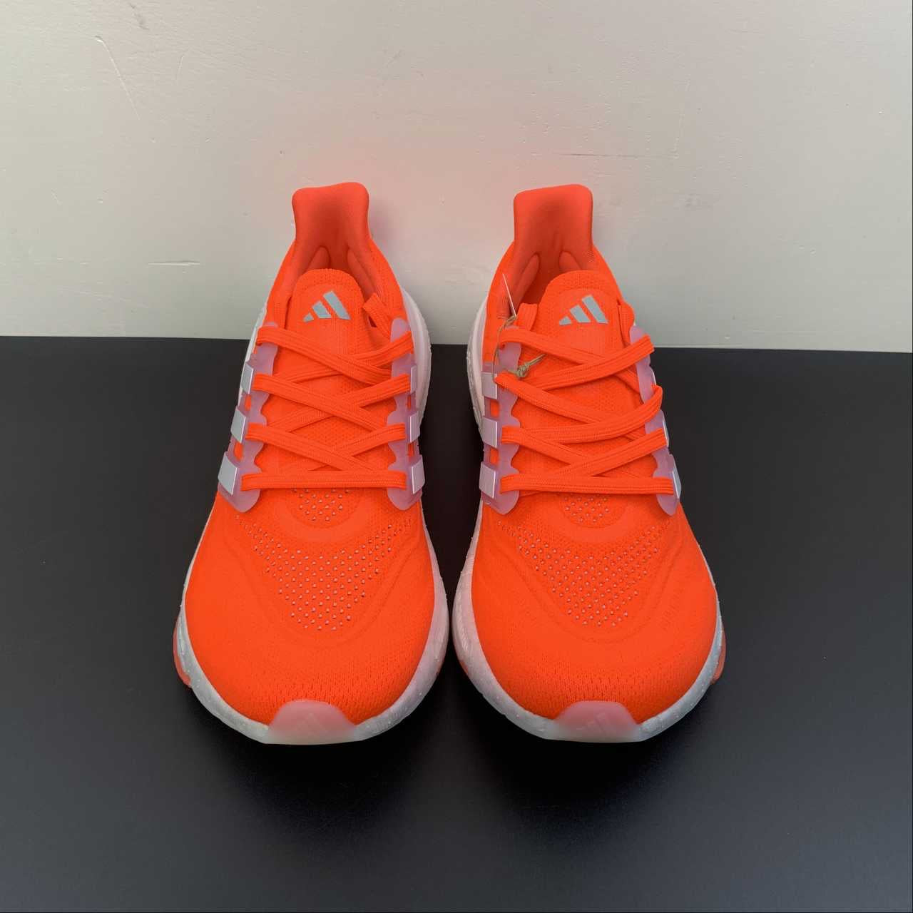 Adidas Ultraboost Light 23 - Laranja/Branco
