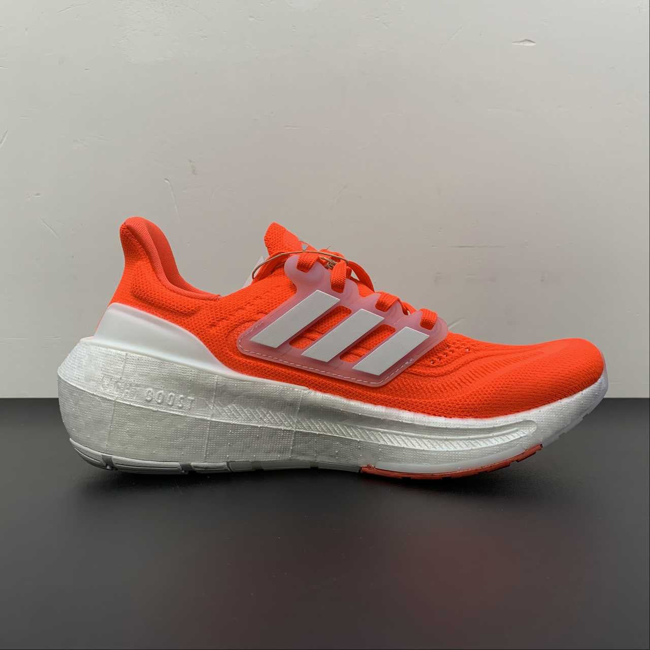 Adidas Ultraboost Light 23 - Laranja/Branco