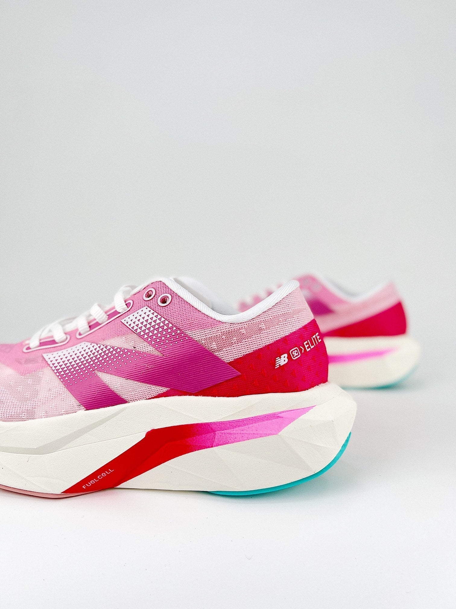 Tênis New Balance Fuelcell Supercomp Elite V4 - Rosa