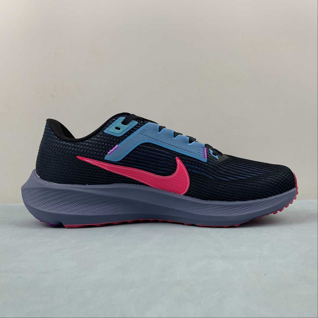 Nike Air Zoom Pegasus 40 - Preto/Azul/Rosa