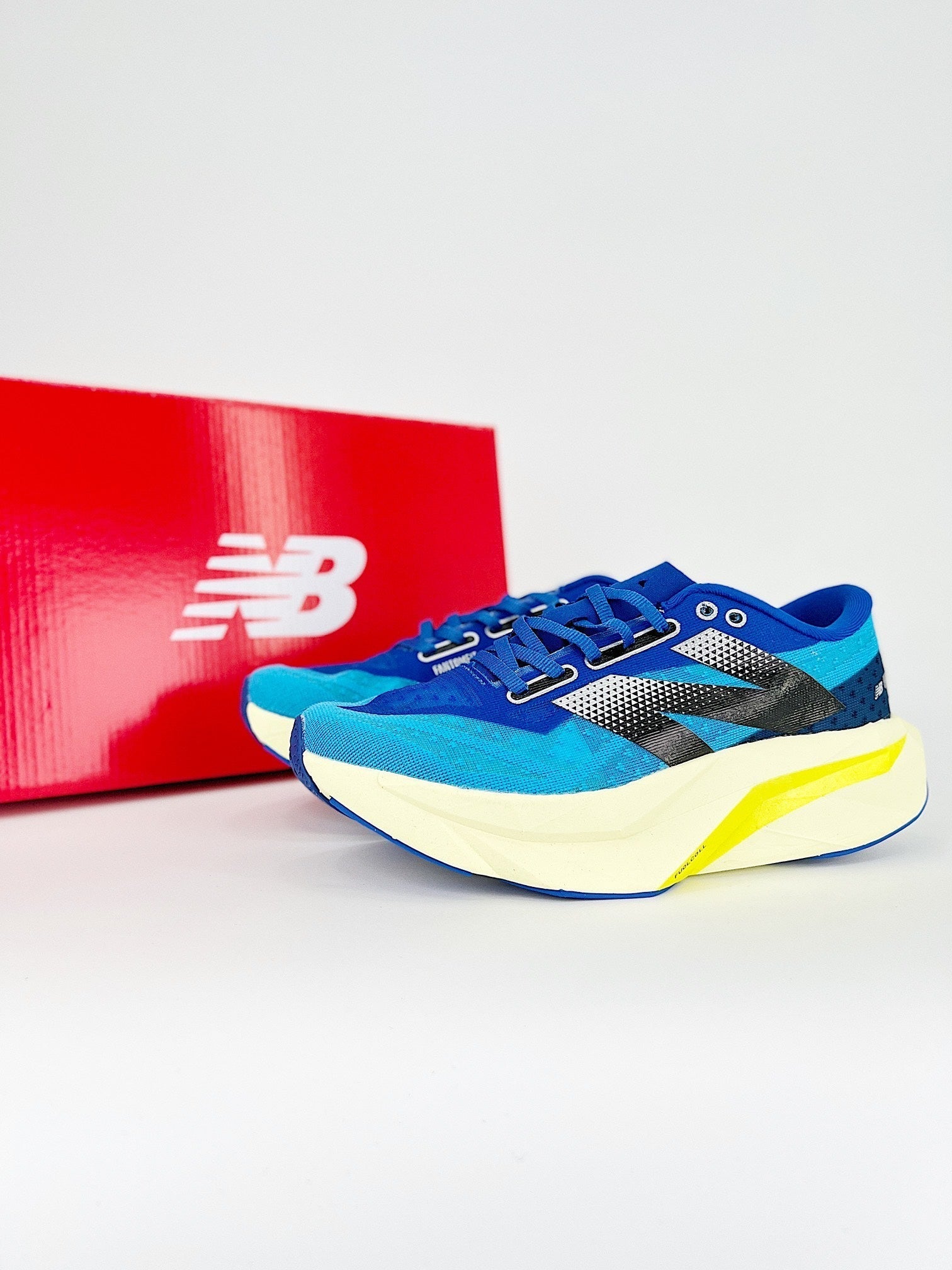 Tênis New Balance Fuelcell Supercomp Elite V4 - Azul/Branco