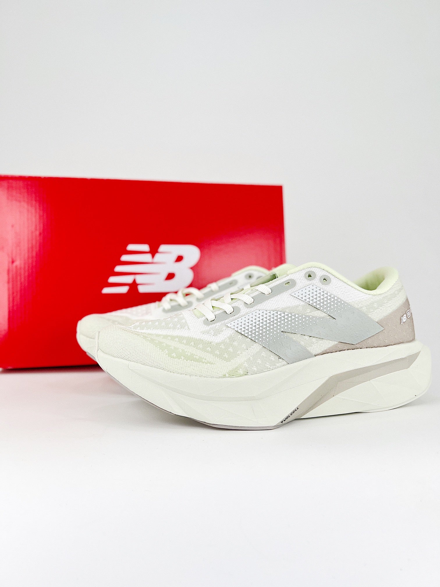 Tênis New Balance Fuelcell Supercomp Elite V4 - Branco