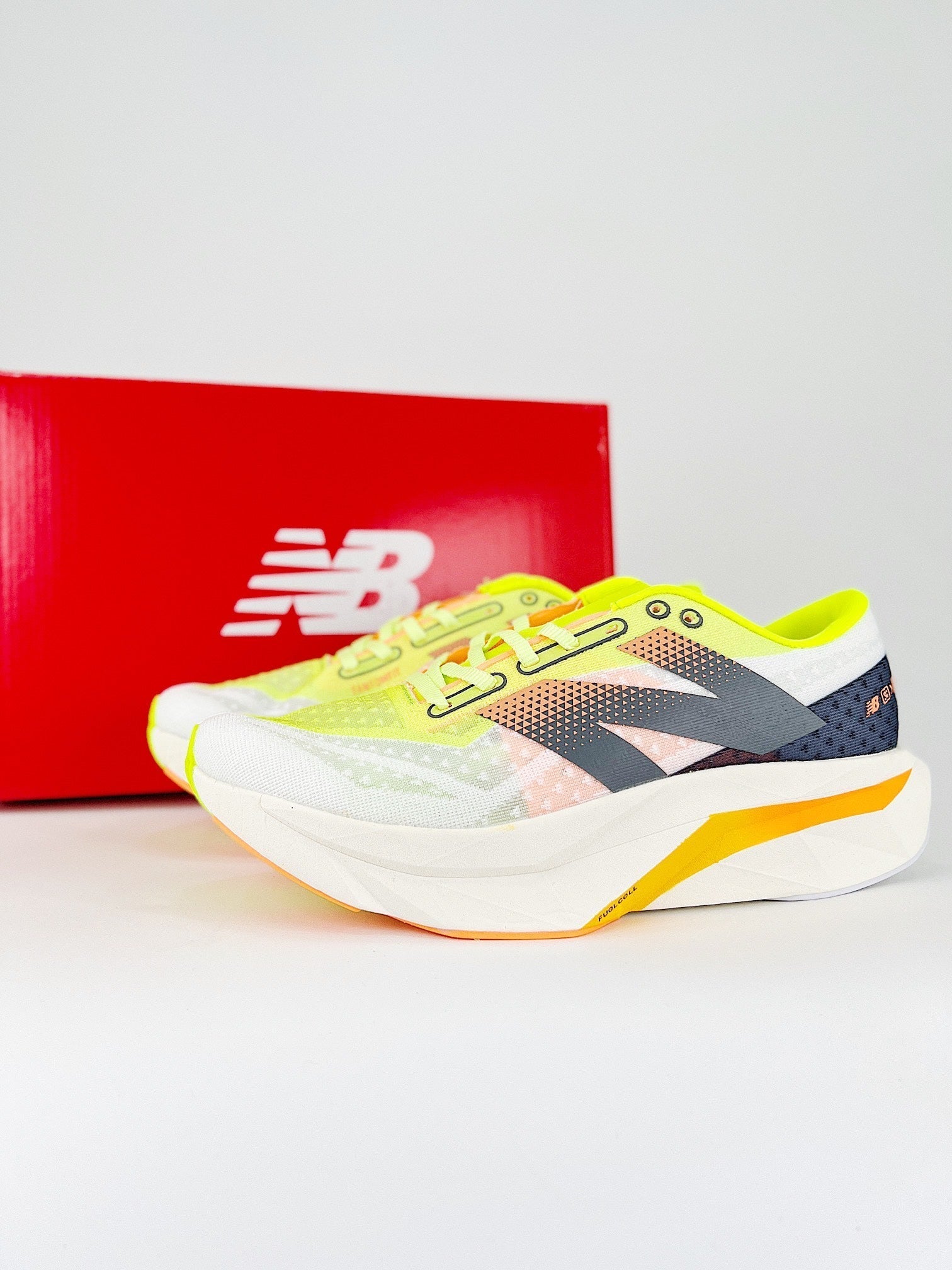Tênis New Balance Fuelcell Supercomp Elite V4 - Branco/Verde