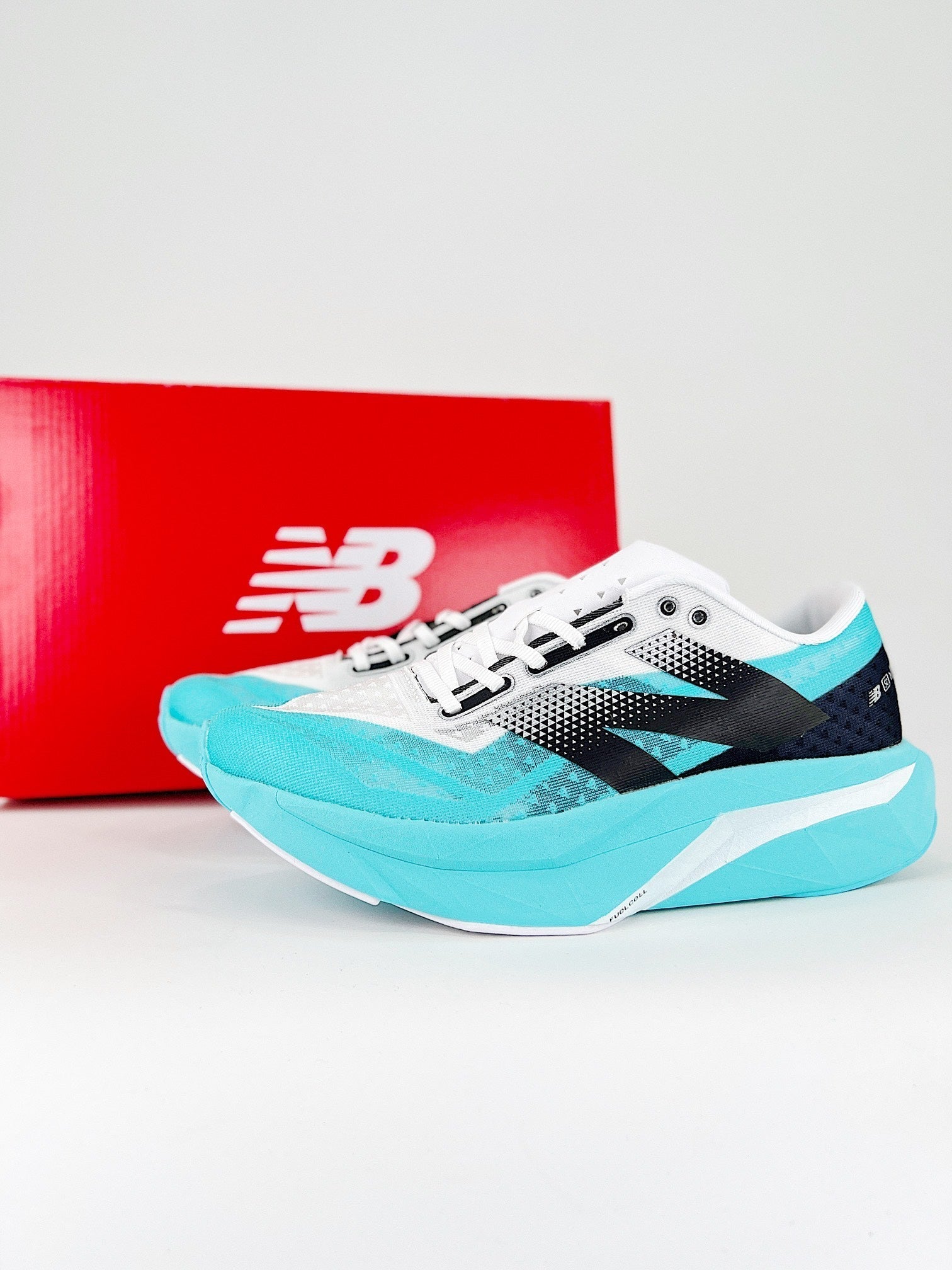 Tênis New Balance Fuelcell Supercomp Elite V4 - Turquesa/Preto