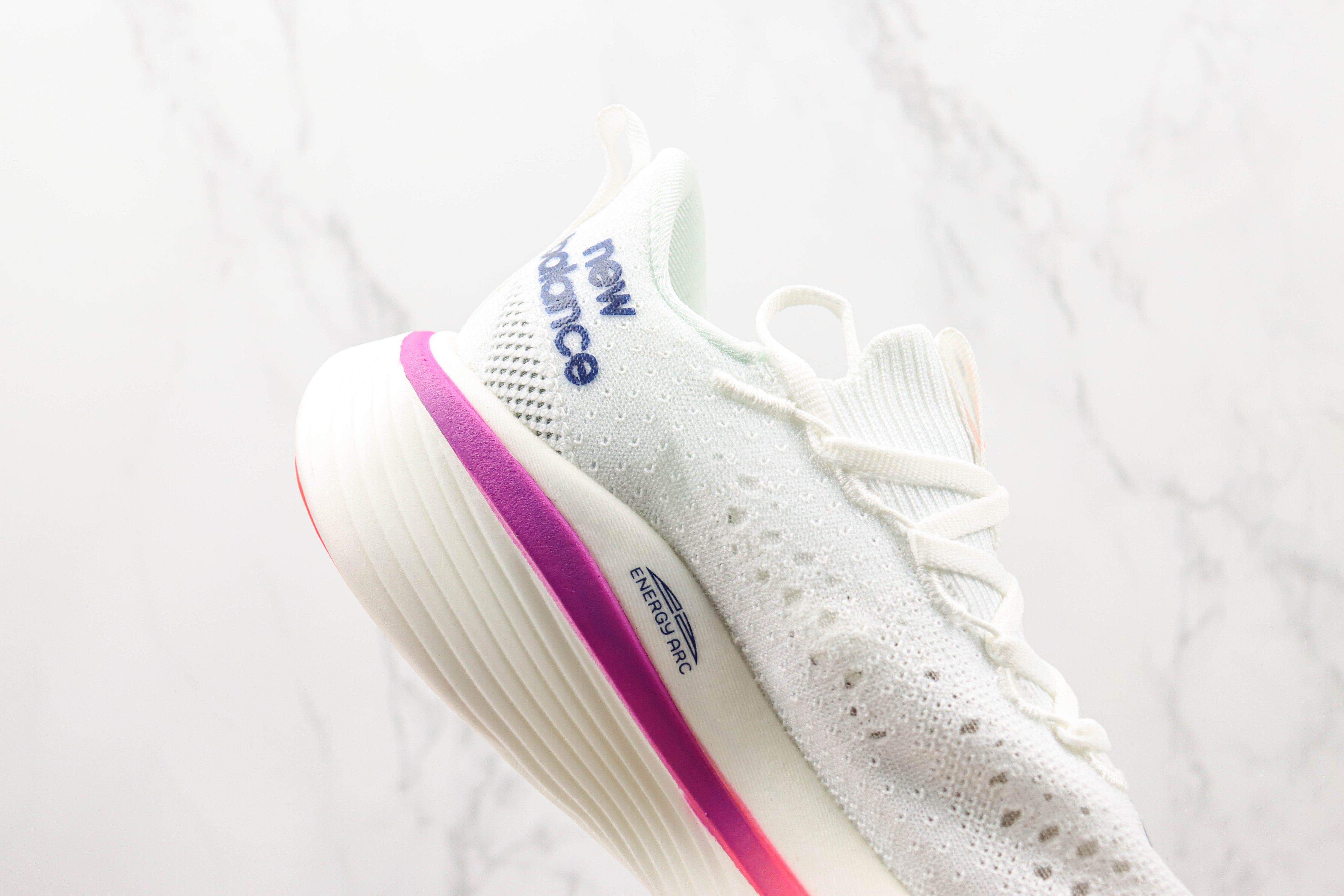 Tênis New Balance Fuelcell Supercomp Elite V3 - Branco/Rosa