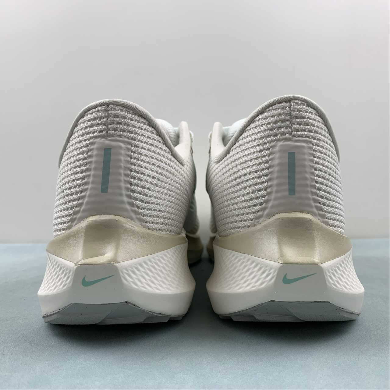 Nike Air Zoom Pegasus 40 - Branco/Azul Claro