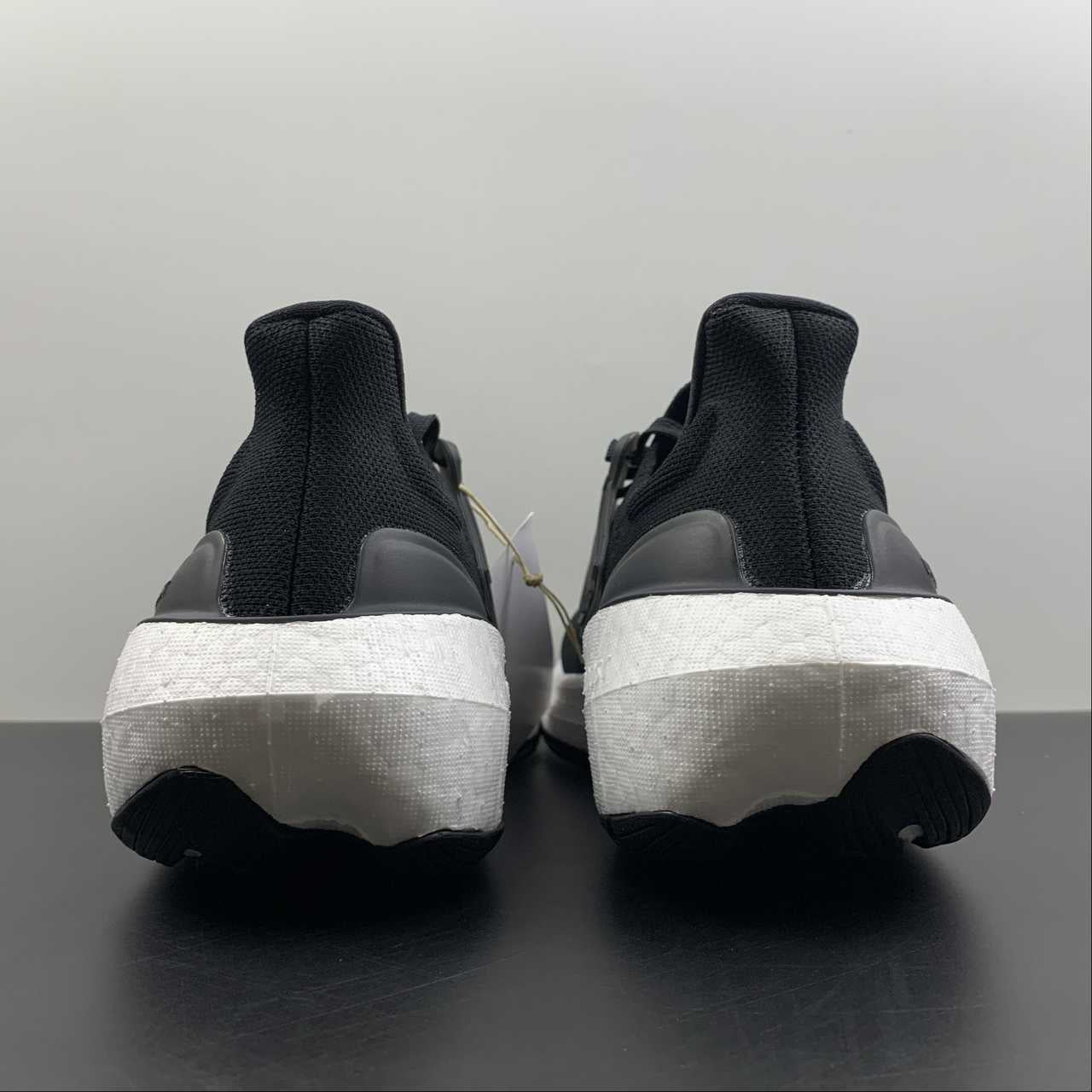 Adidas Ultraboost Light 23 - Preto/Branco