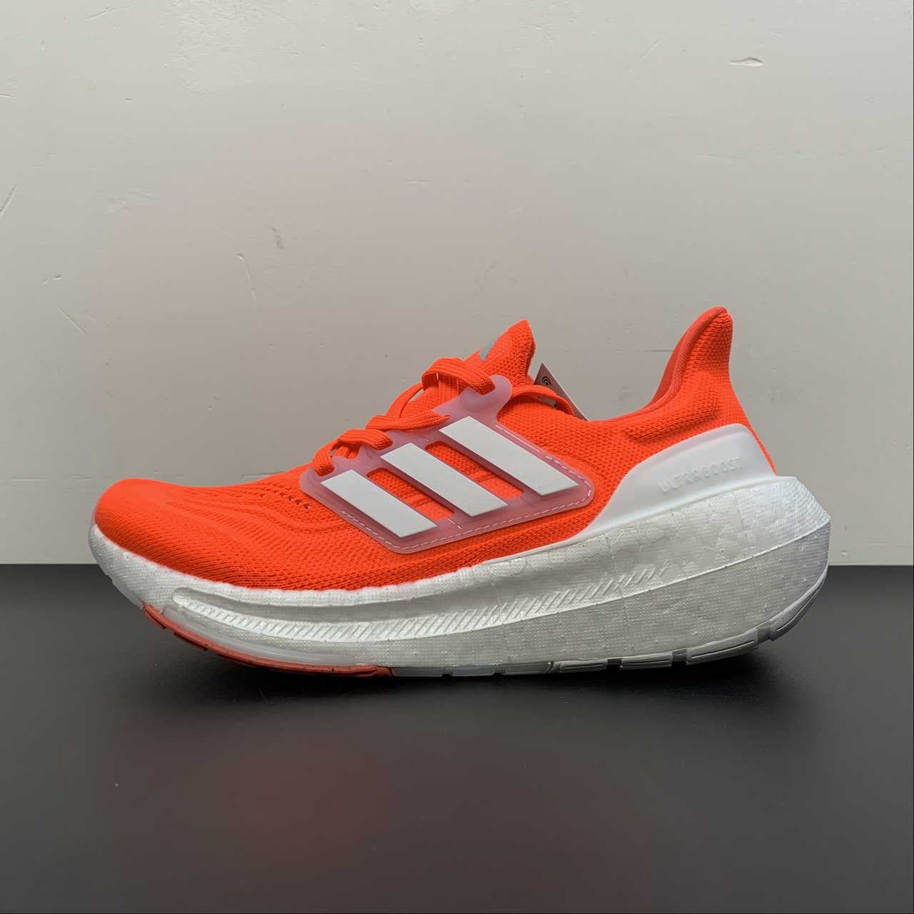 Adidas Ultraboost Light 23 - Laranja/Branco