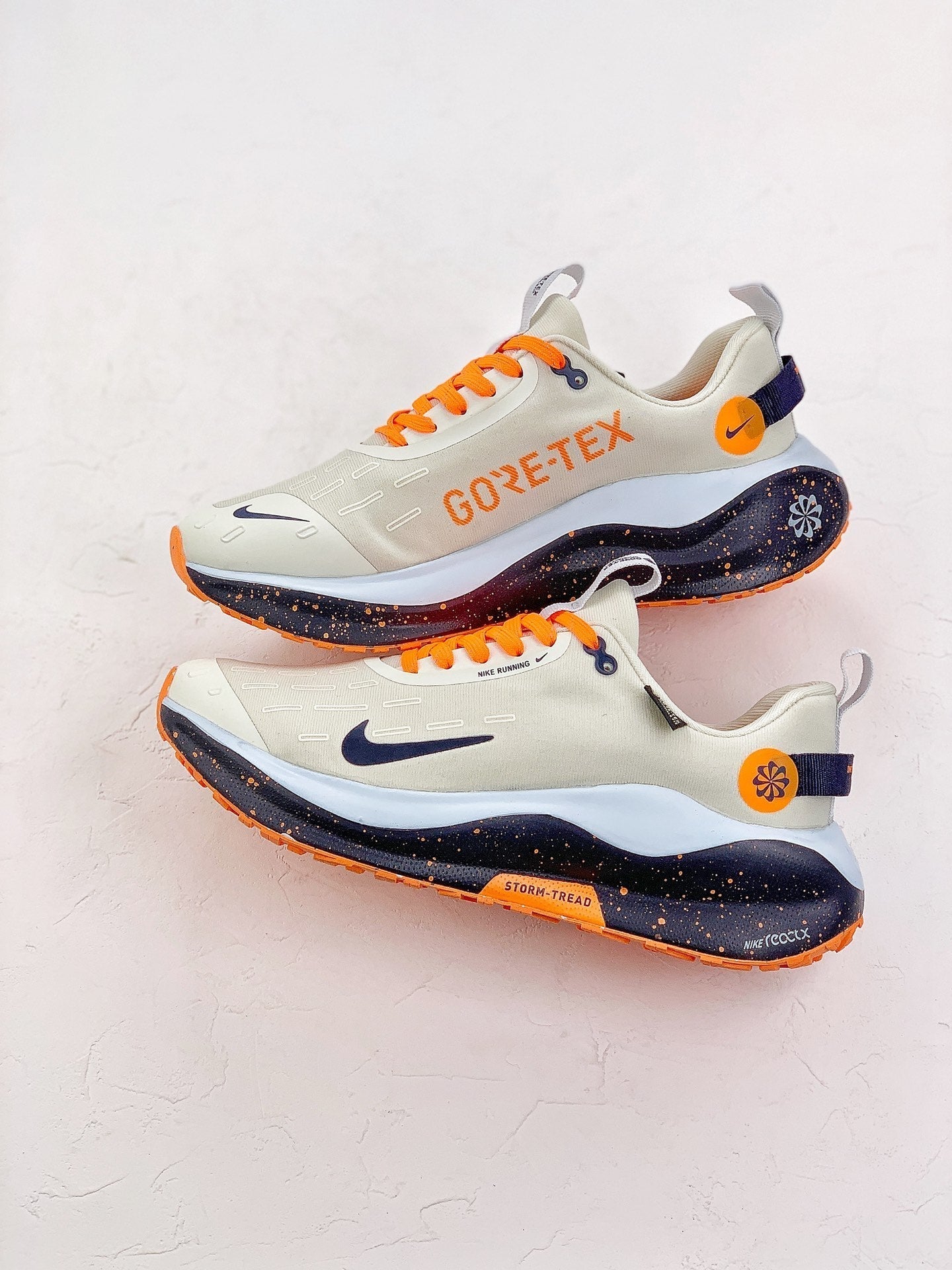 Nike Infinity Run 4 'Goretex' - Branco/Laranja/Preto