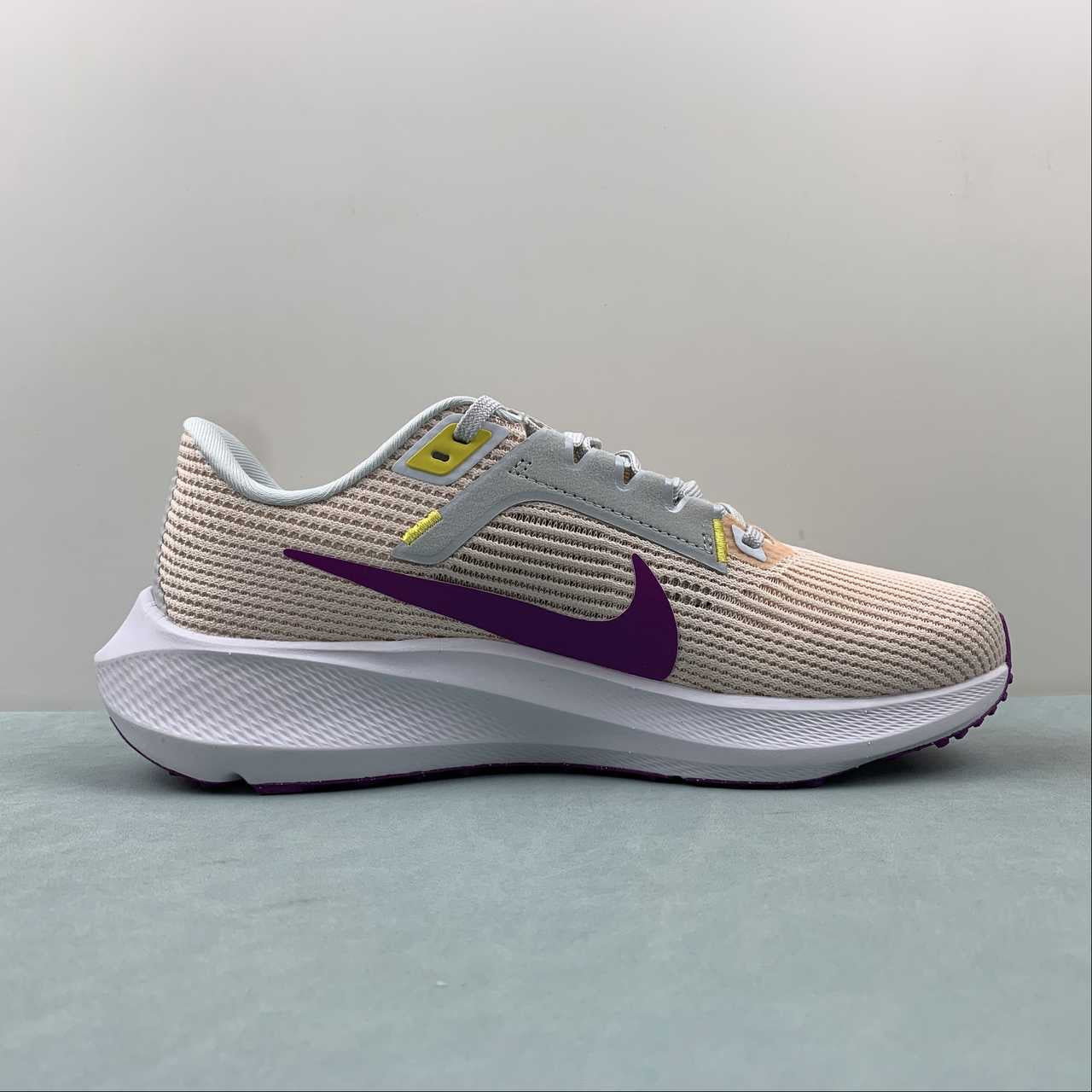 Nike Air Zoom Pegasus 40 - Bege/Roxo