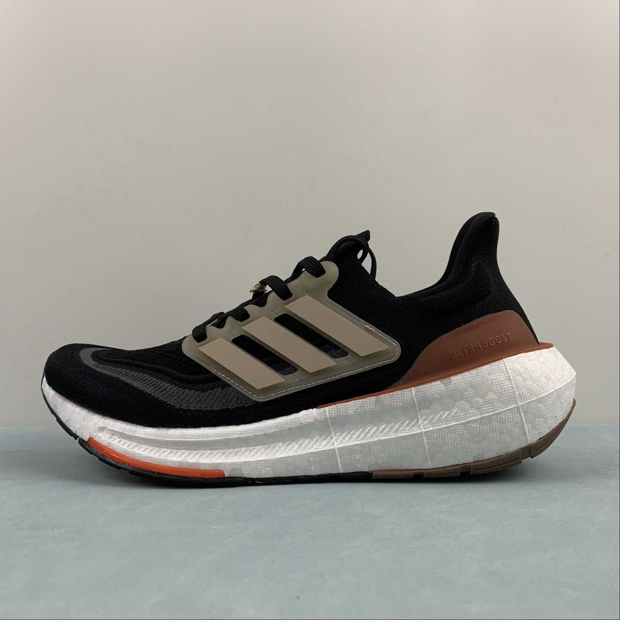 Adidas Ultraboost Light 23 - Preto/Laranja