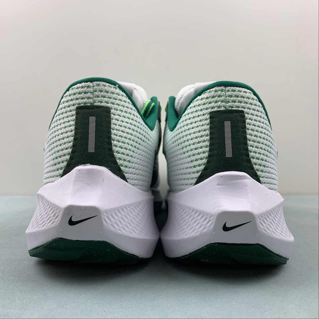 Nike Air Zoom Pegasus 40 - Branco/Verde