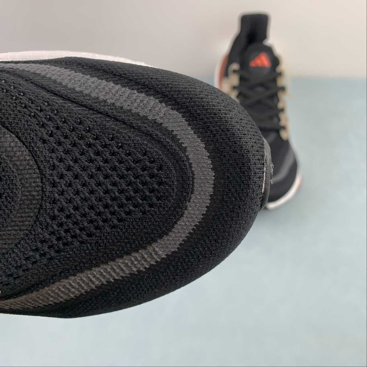 Adidas Ultraboost Light 23 - Preto/Laranja