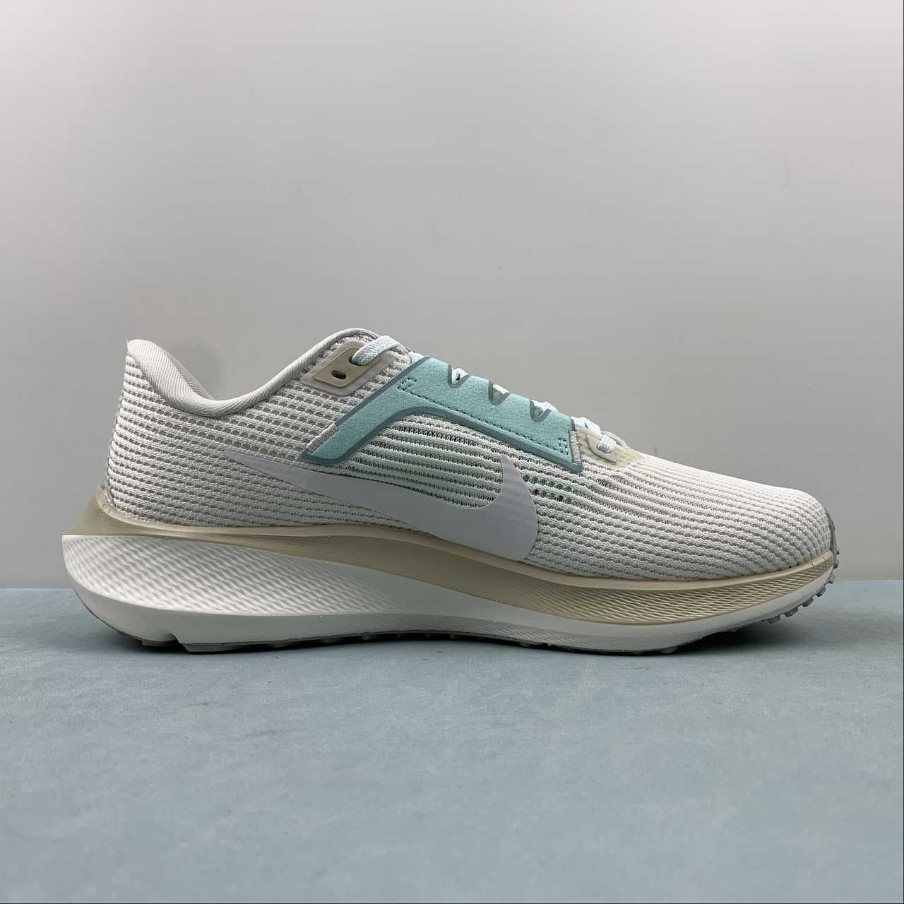 Nike Air Zoom Pegasus 40 - Branco/Azul Claro
