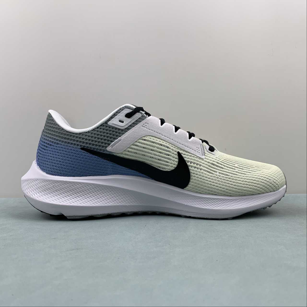 Nike Air Zoom Pegasus 40 - Branco/Azul/Preto 2