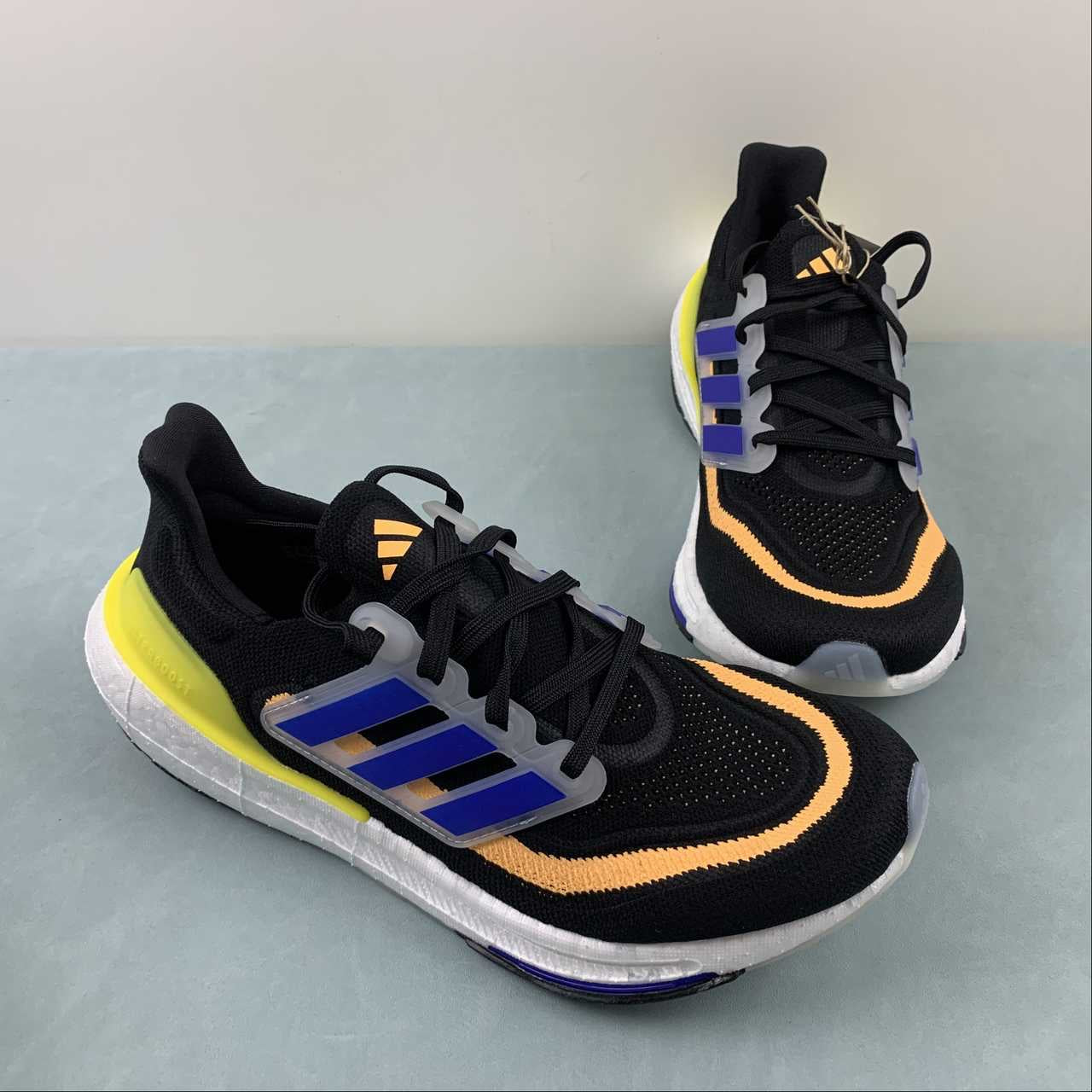 Adidas Ultraboost Light 23 - Preto/Azul