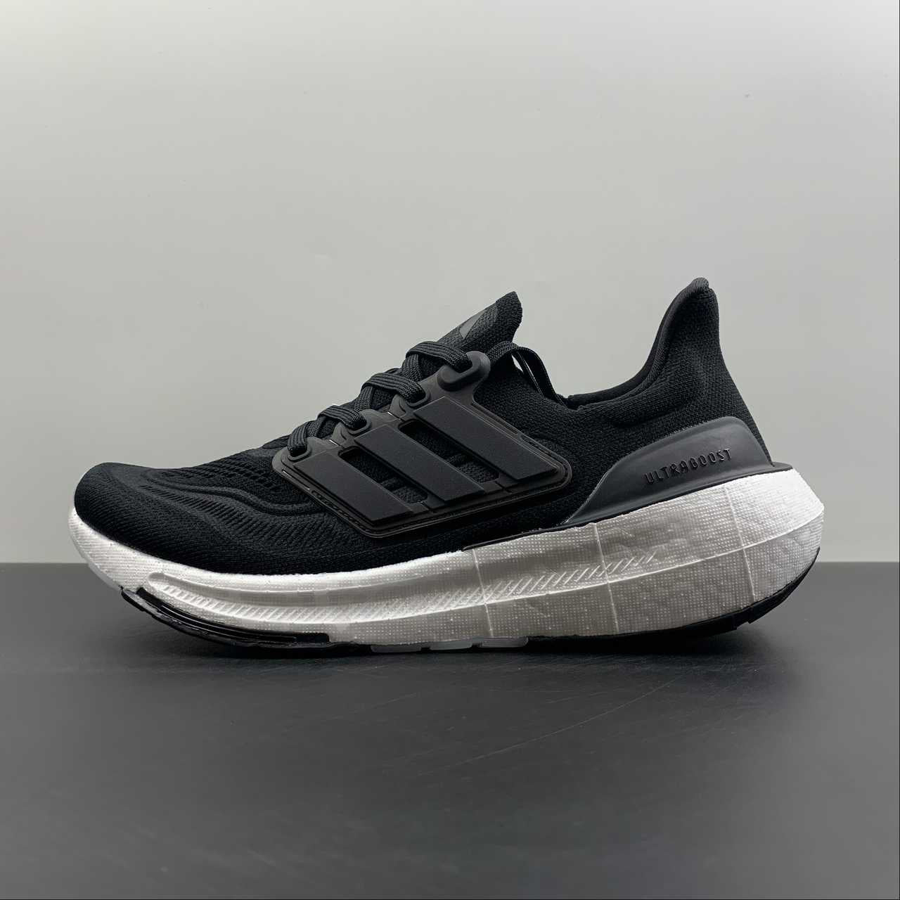 Adidas Ultraboost Light 23 - Preto/Branco