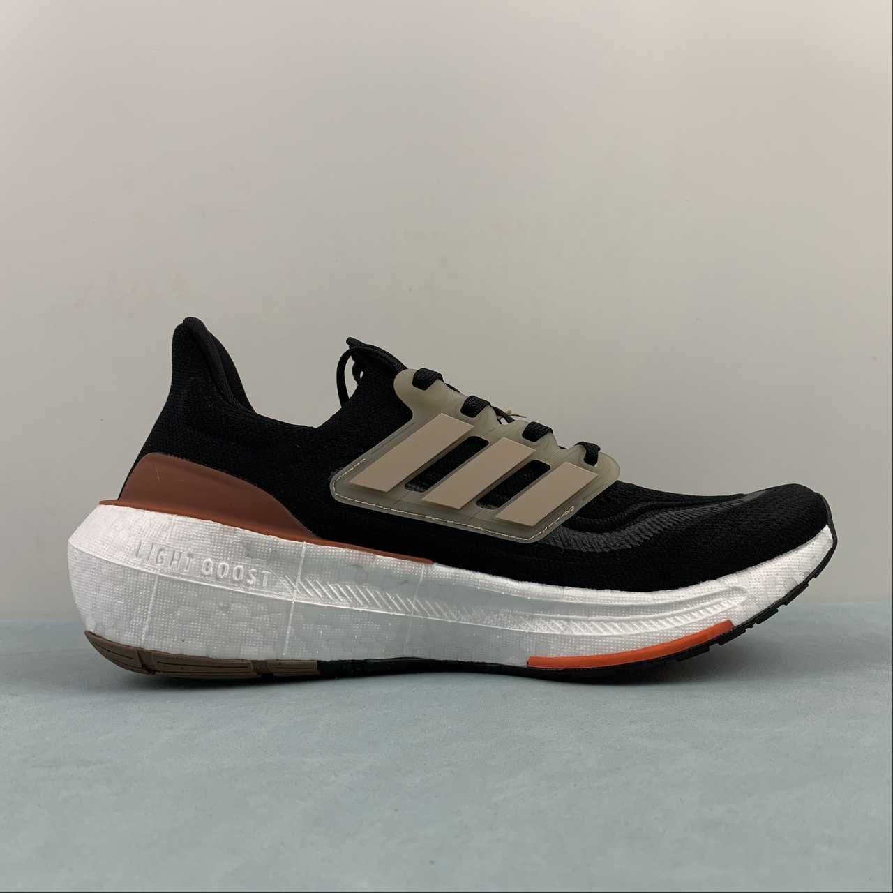 Adidas Ultraboost Light 23 - Preto/Laranja