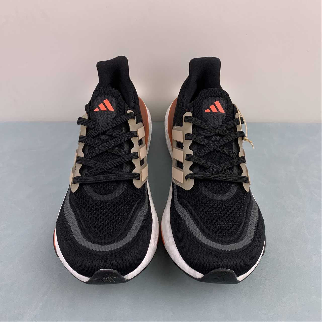 Adidas Ultraboost Light 23 - Preto/Laranja