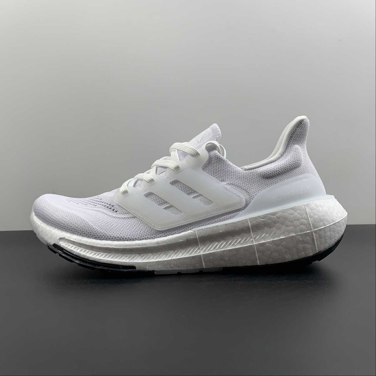 Adidas Ultraboost Light 23 - Branco