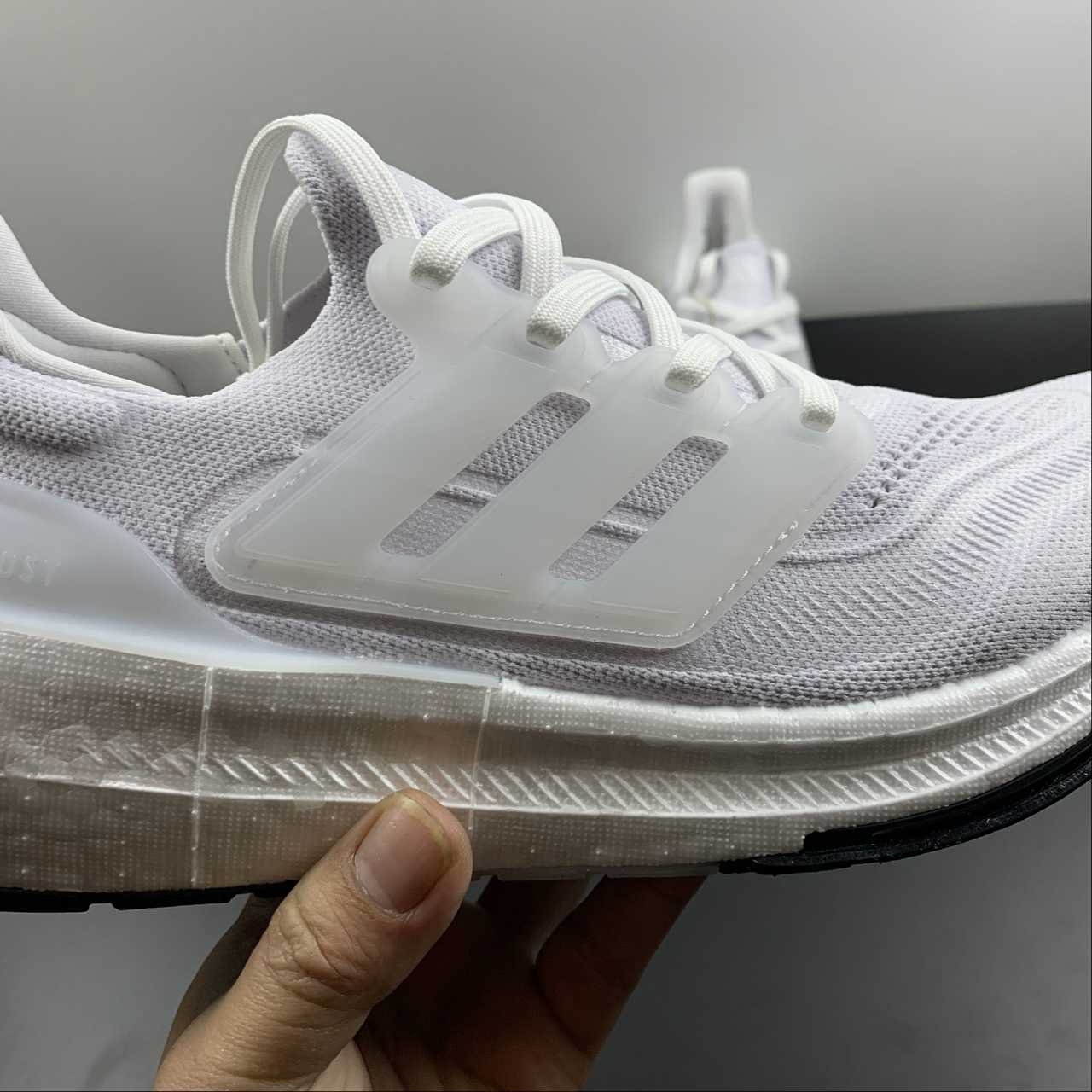 Adidas Ultraboost Light 23 - Branco