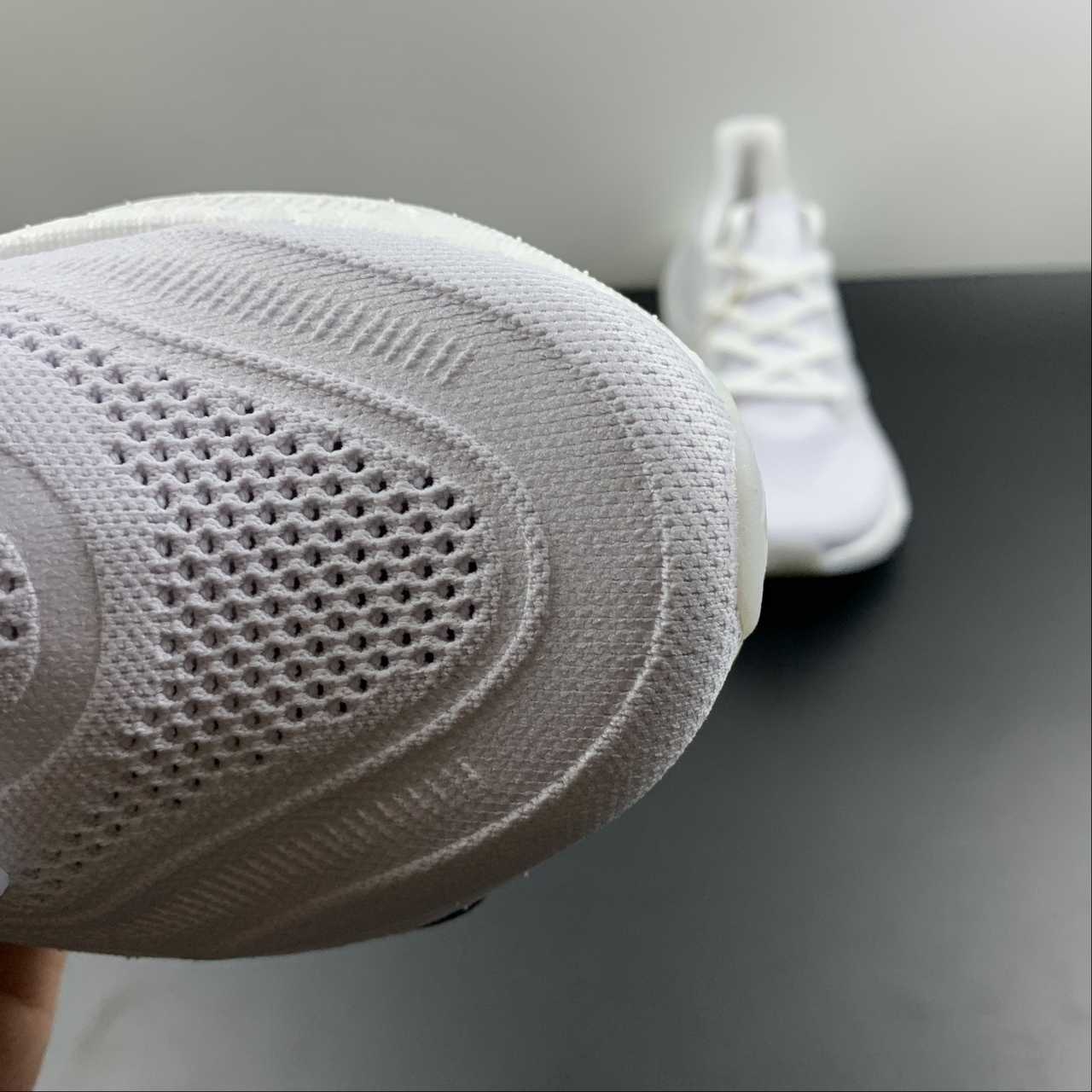 Adidas Ultraboost Light 23 - Branco