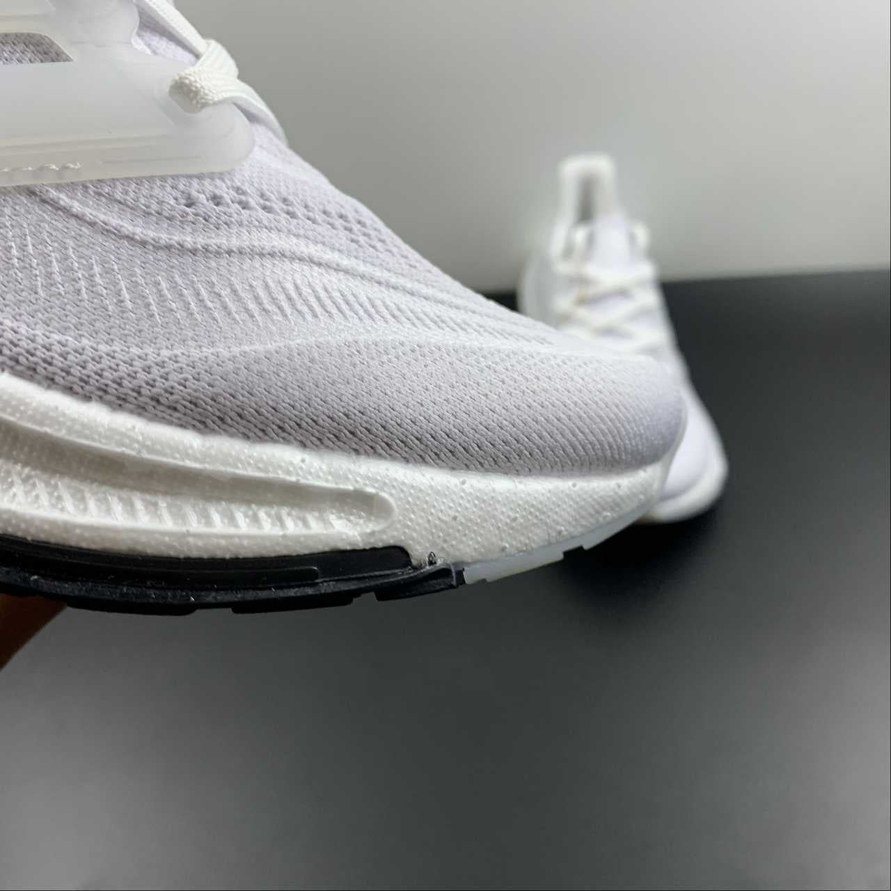Adidas Ultraboost Light 23 - Branco