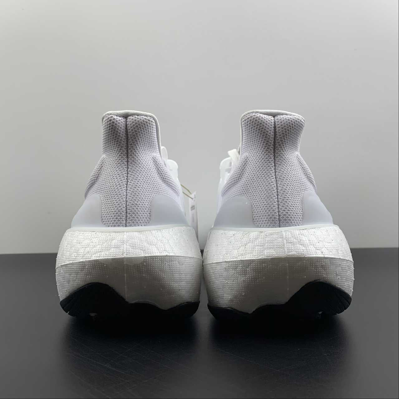 Adidas Ultraboost Light 23 - Branco