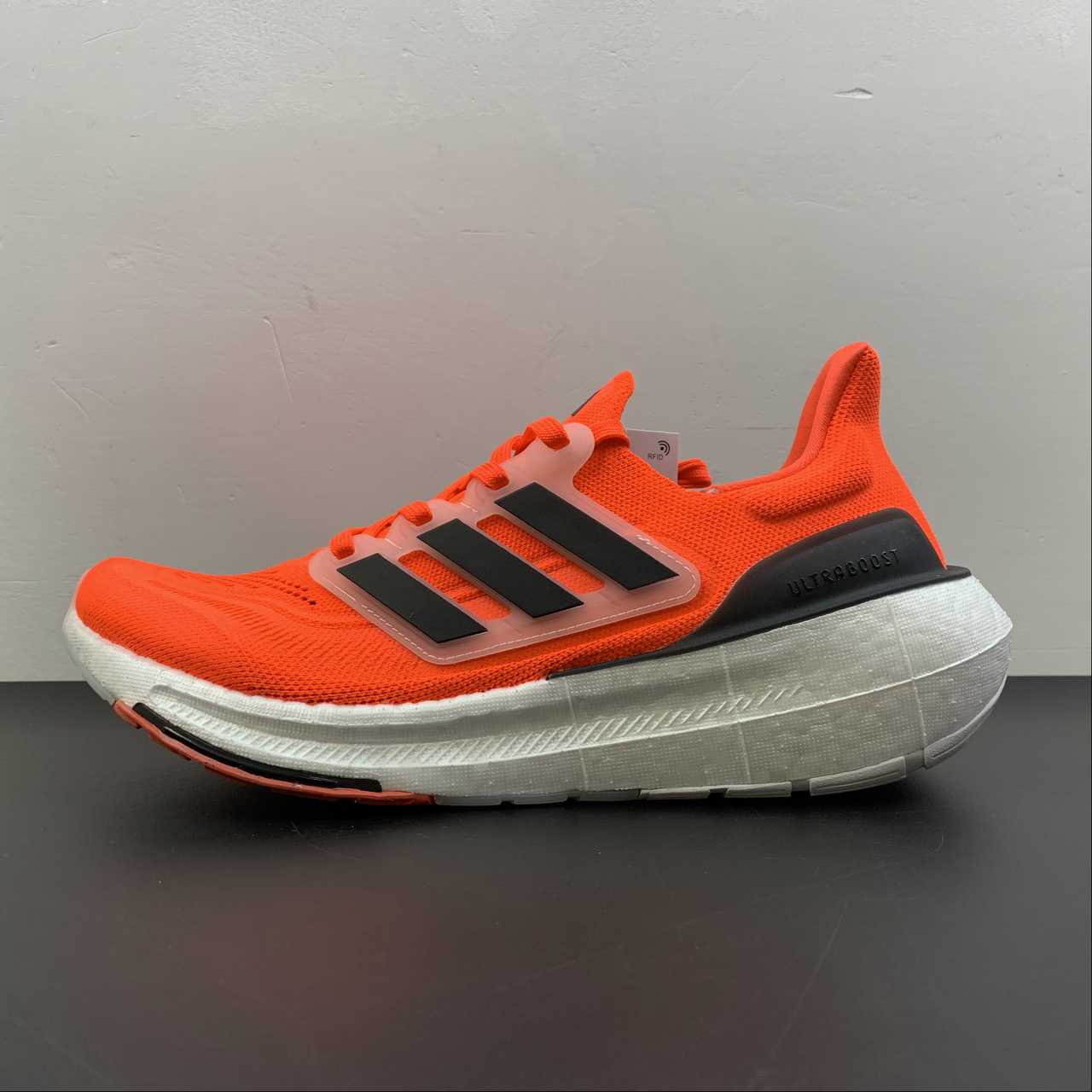 Adidas Ultraboost Light 23 - Laranja/Preto