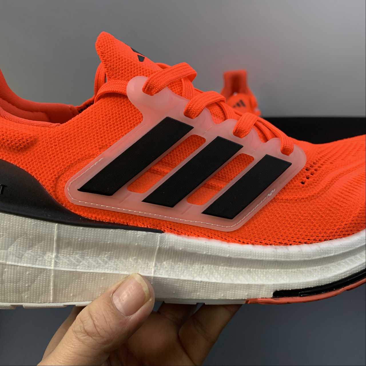 Adidas Ultraboost Light 23 - Laranja/Preto
