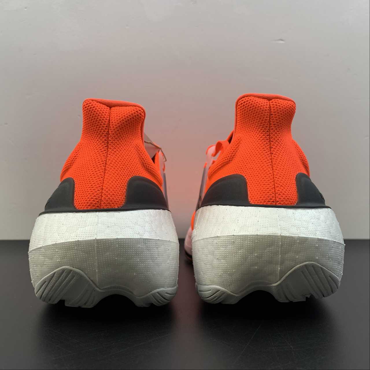 Adidas Ultraboost Light 23 - Laranja/Preto