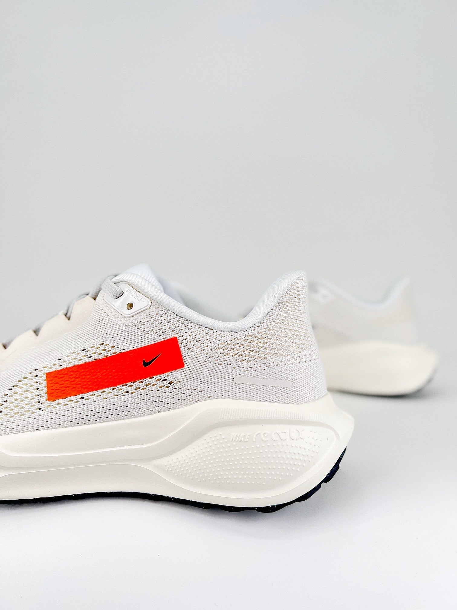 Nike Pegasus 41 - Branco/Laranja
