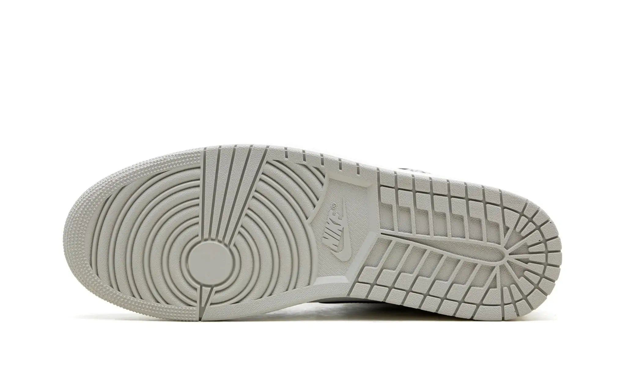 Tênis Air Jordan 1 High "White Cement" Cinza