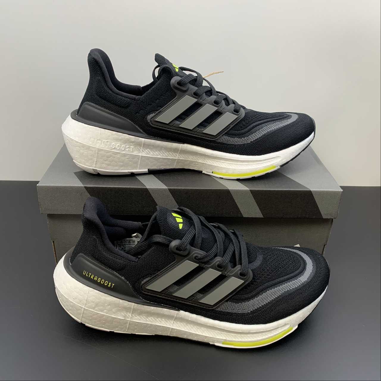 Adidas Ultraboost Light 23 - Preto/Branco/Verde