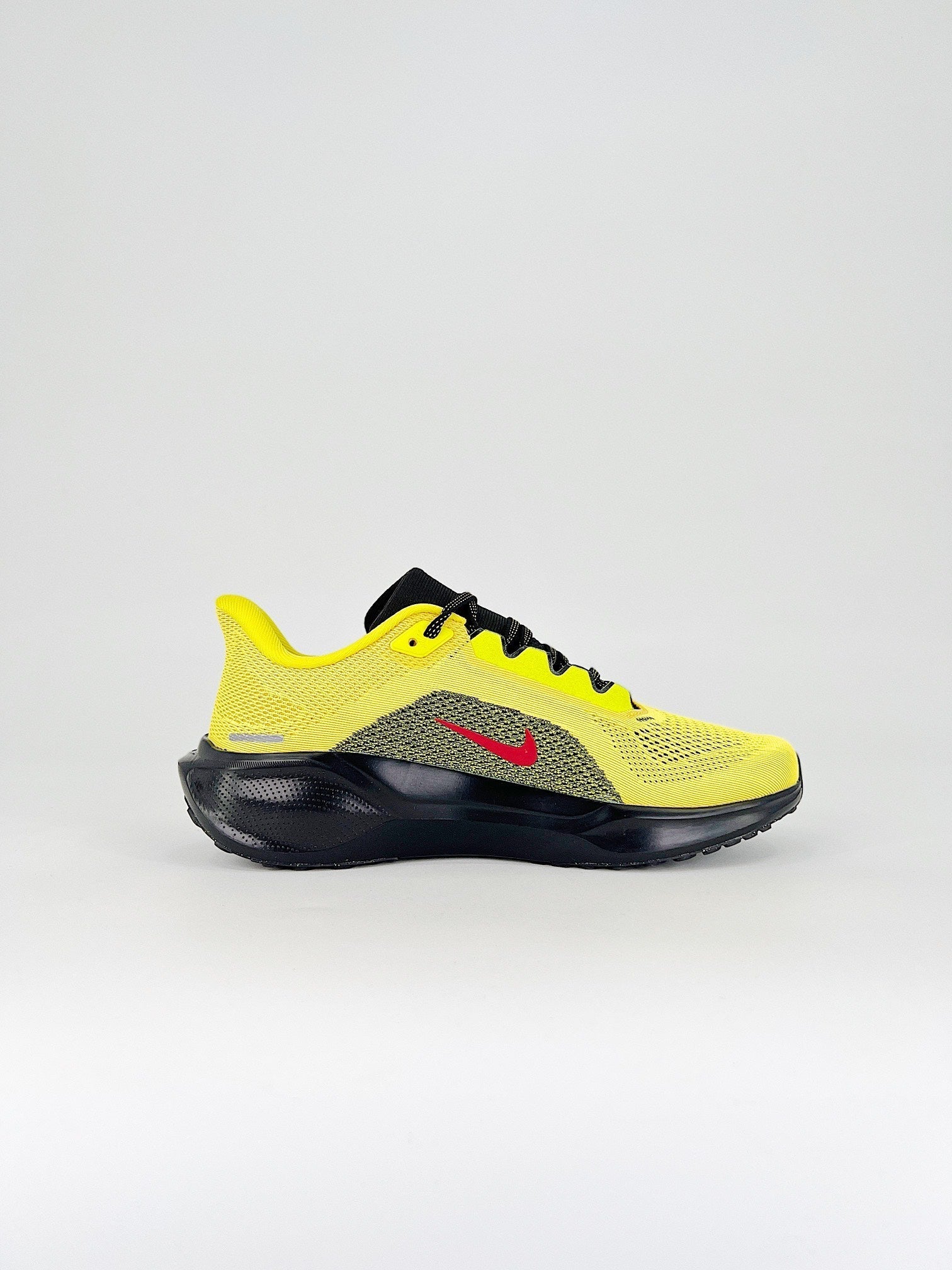 Nike Pegasus 41 - Amarelo/Preto