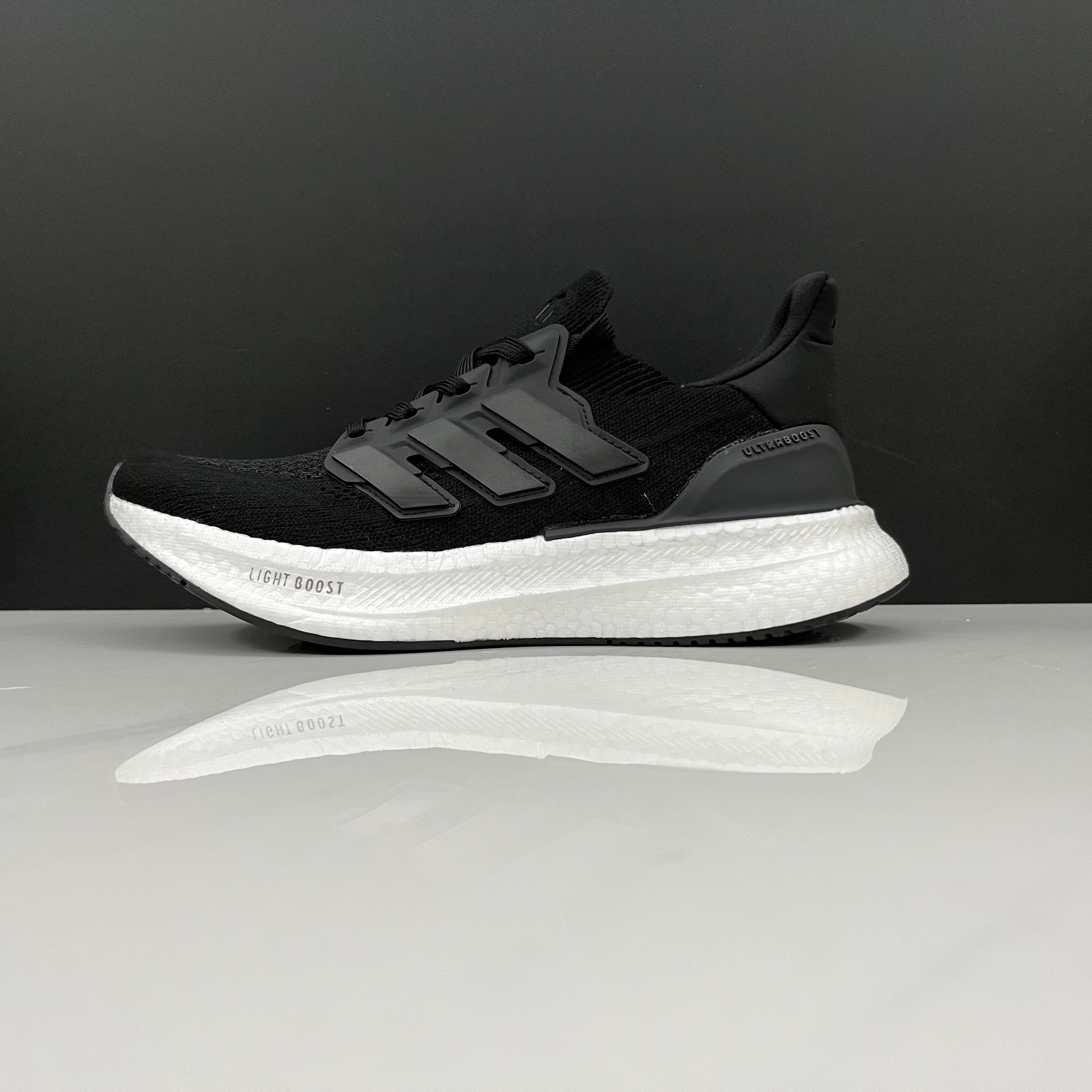 Adidas Ultraboost 5 - Preto/Branco
