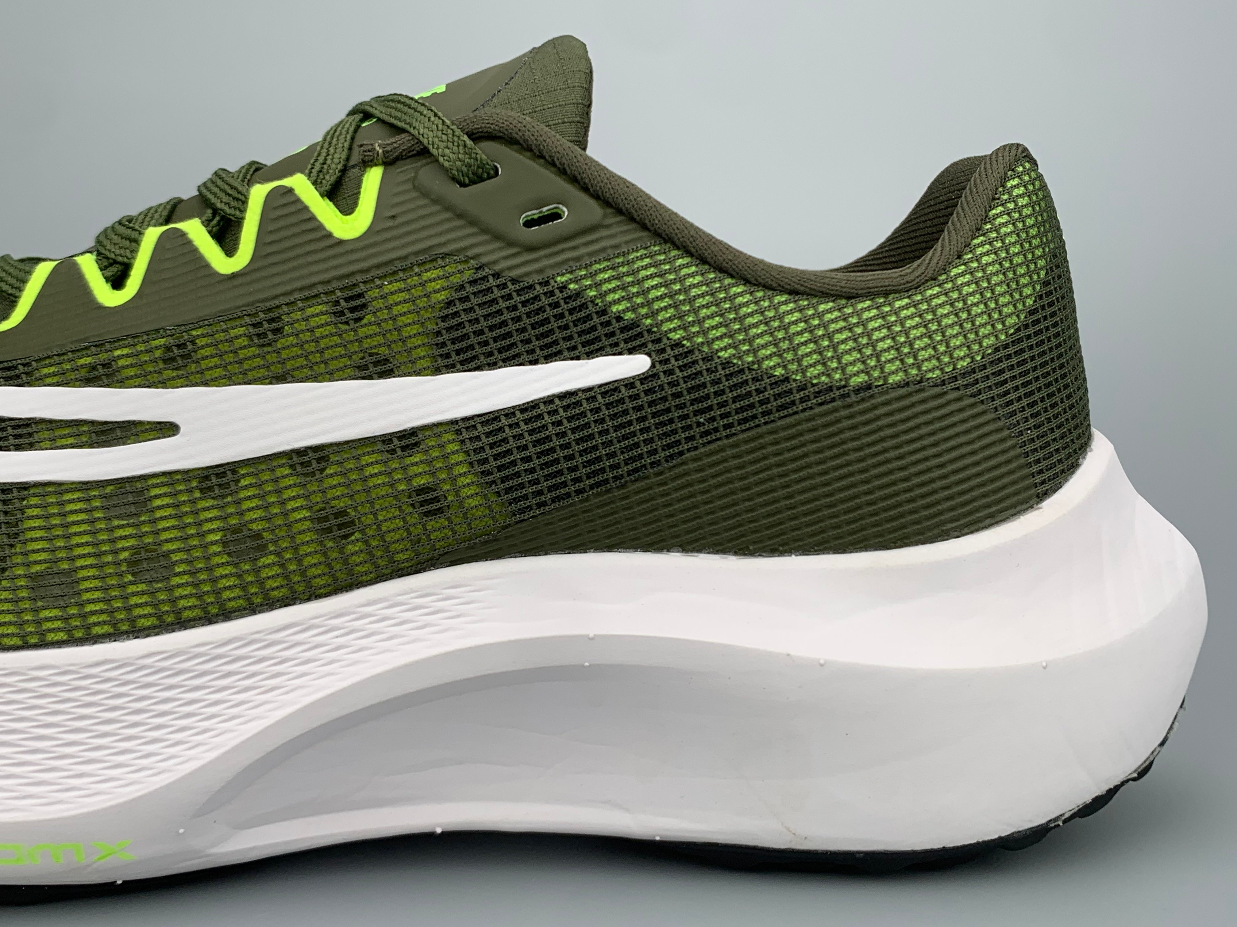 Nike Air ZoomX Fly 5 - Verde Militar/Branco
