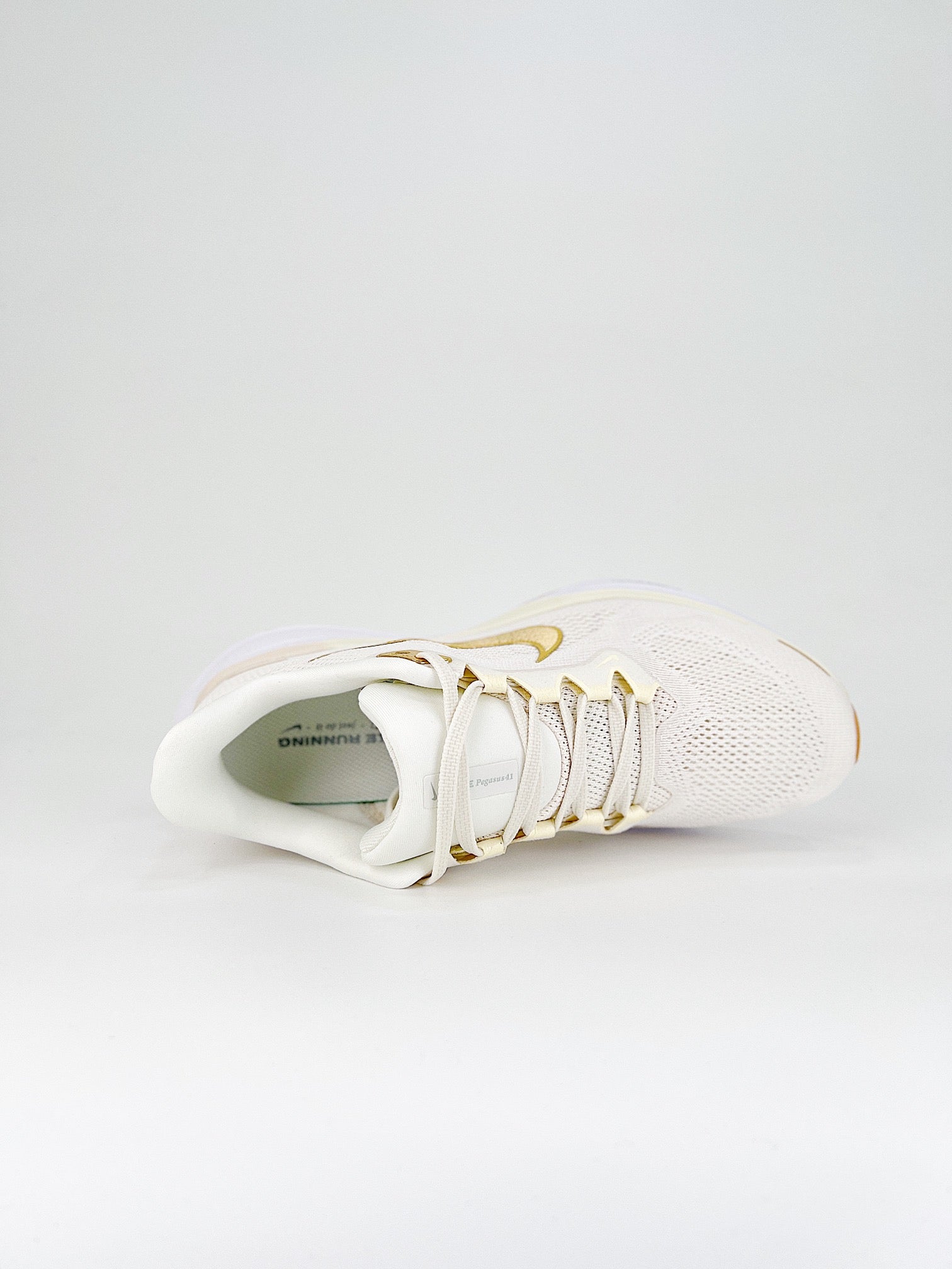 Nike Pegasus 41 - Branco/Dourado