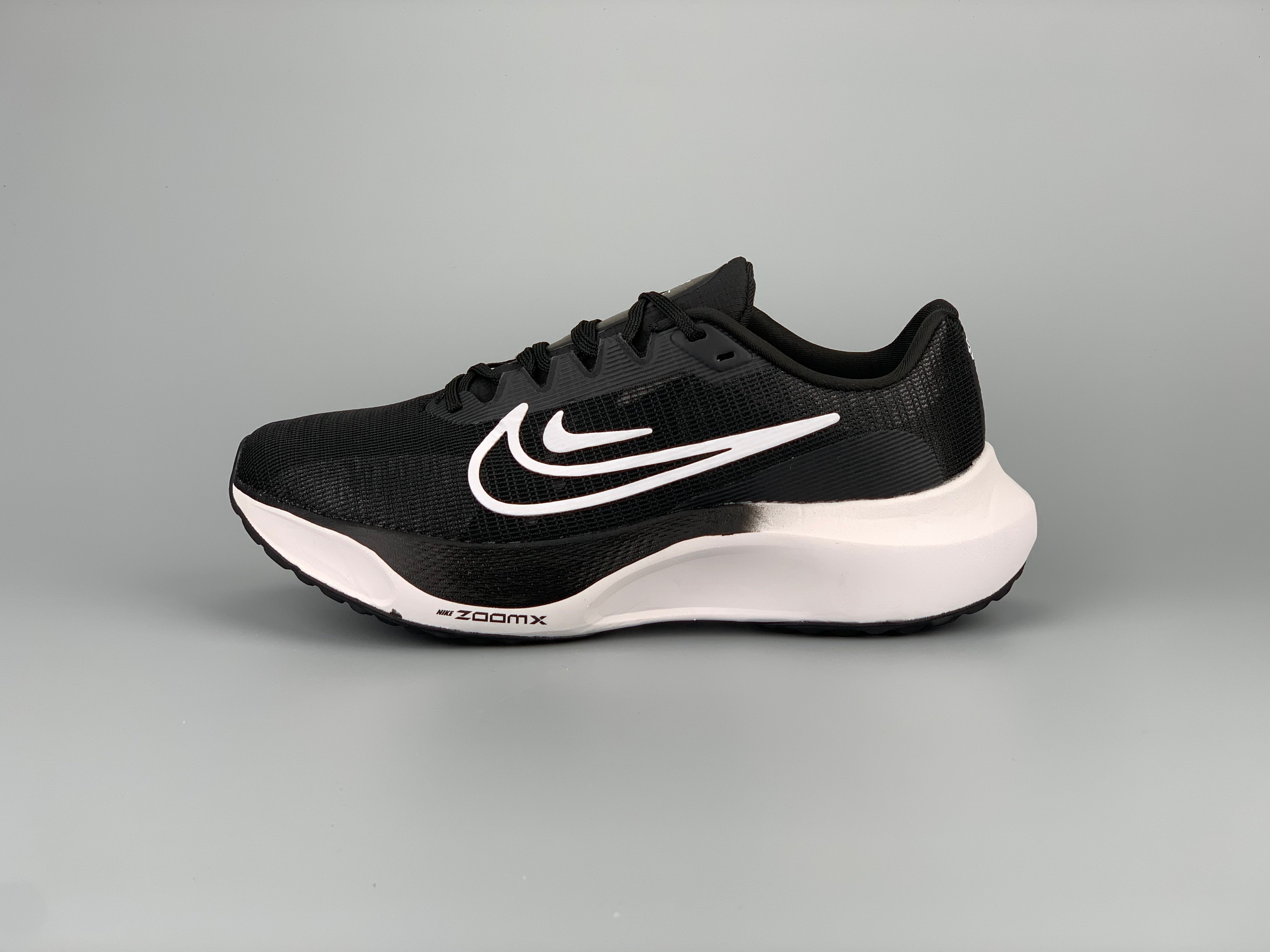 Nike Air ZoomX Fly 5 - Preto/Branco