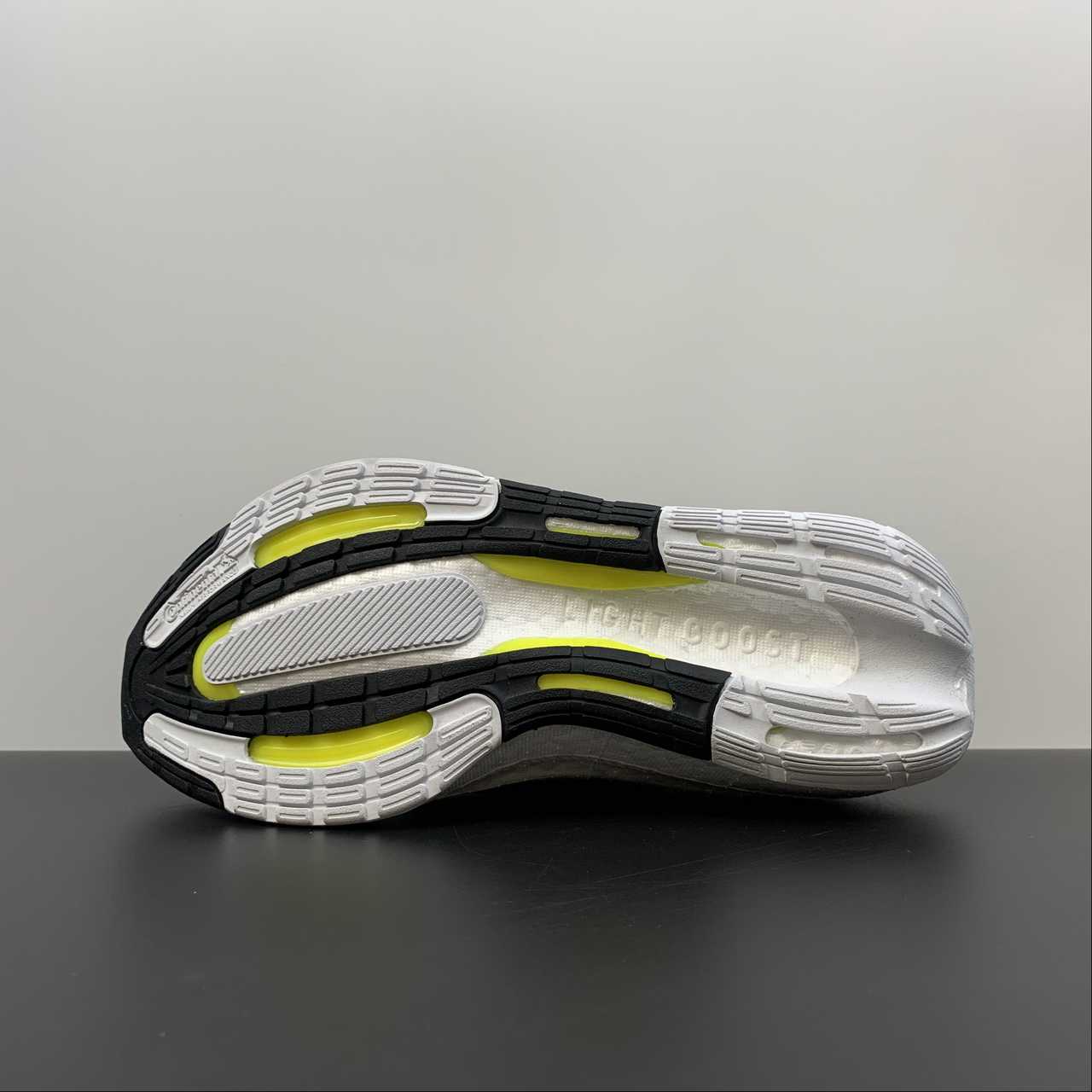 Adidas Ultraboost Light 23 - Preto/Branco/Verde