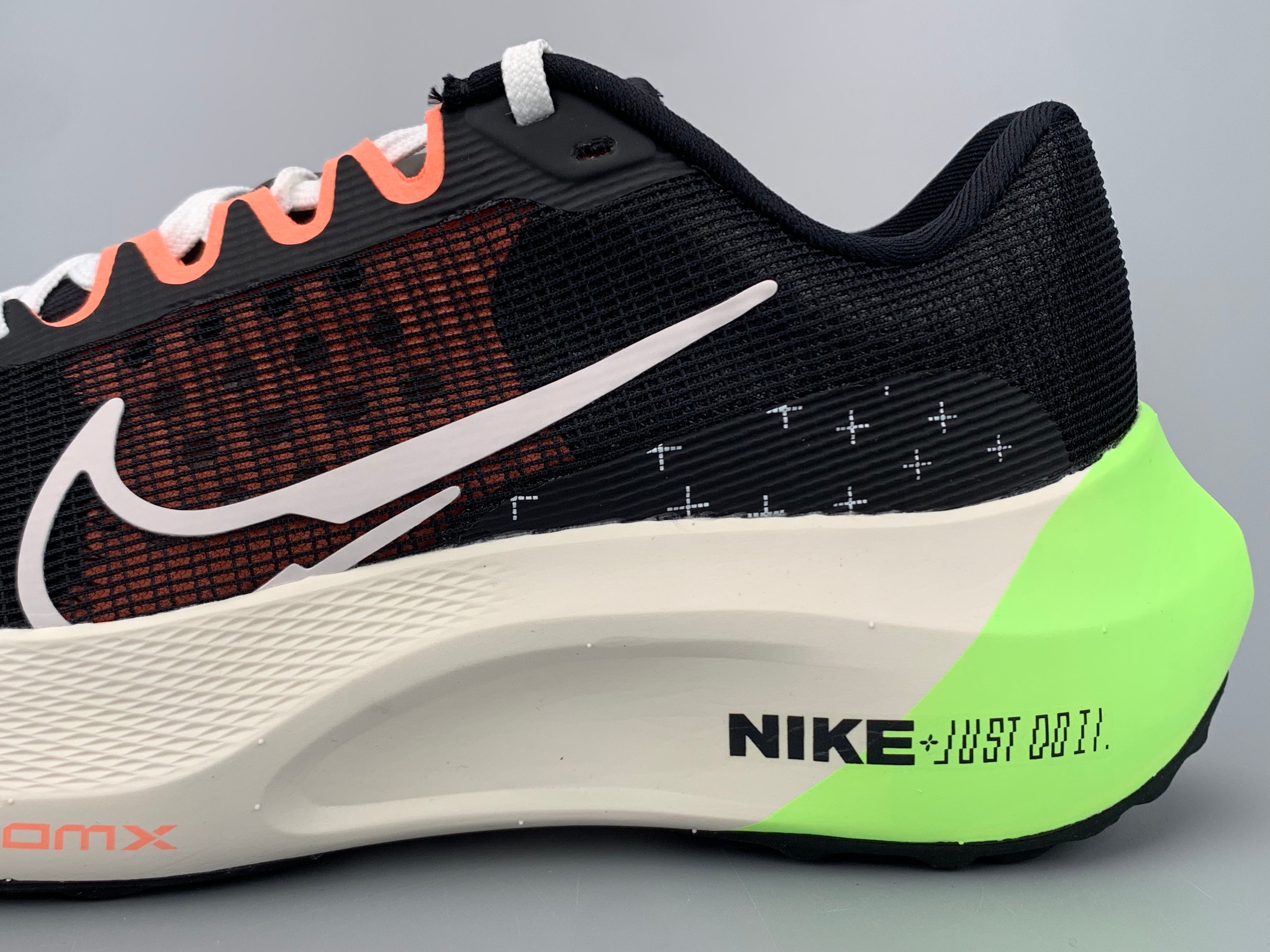 Nike Air ZoomX Fly 5 - Preto/Branco/Verde