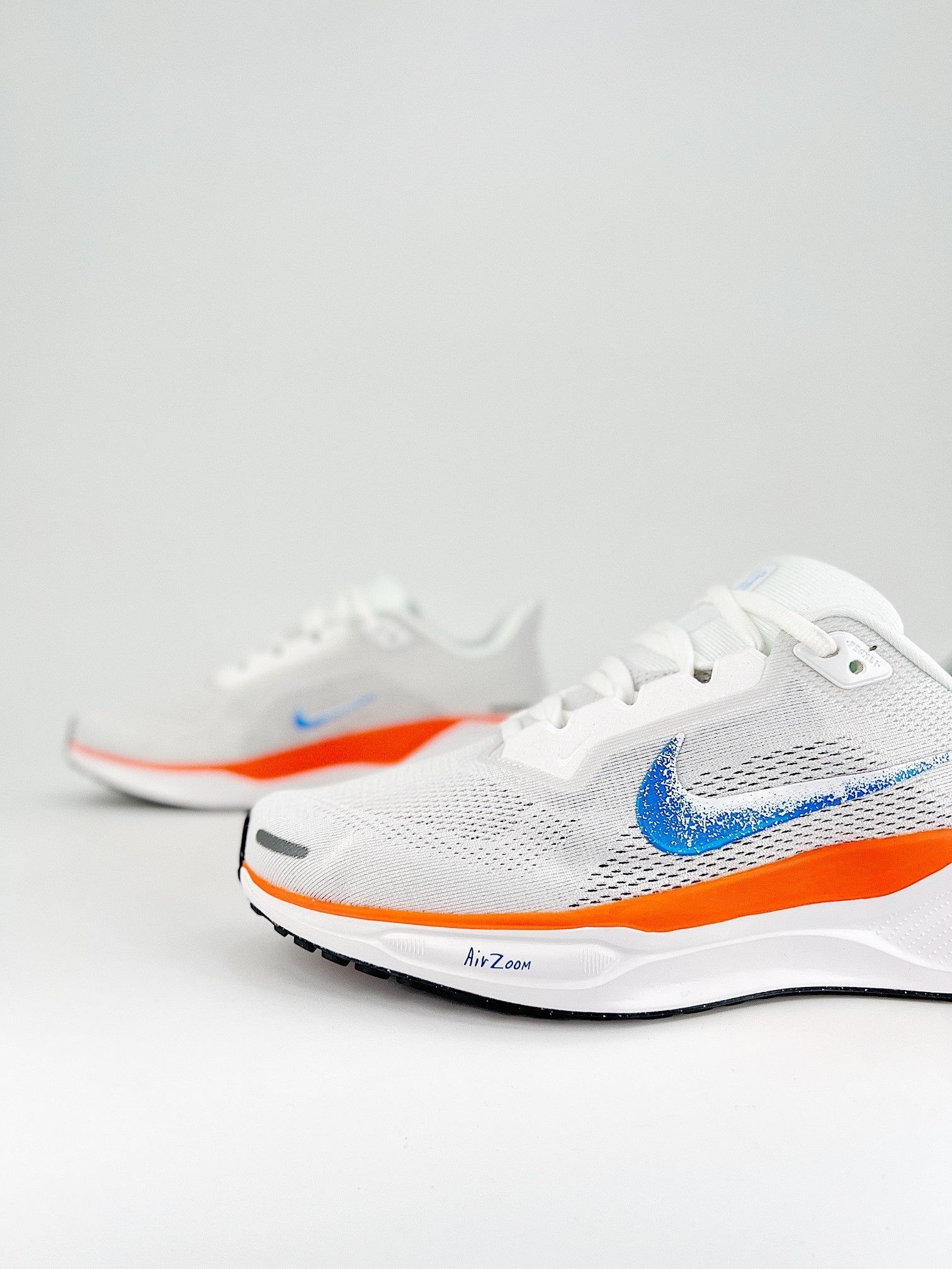 Nike Pegasus 41 - Branco/Laranja/Azul