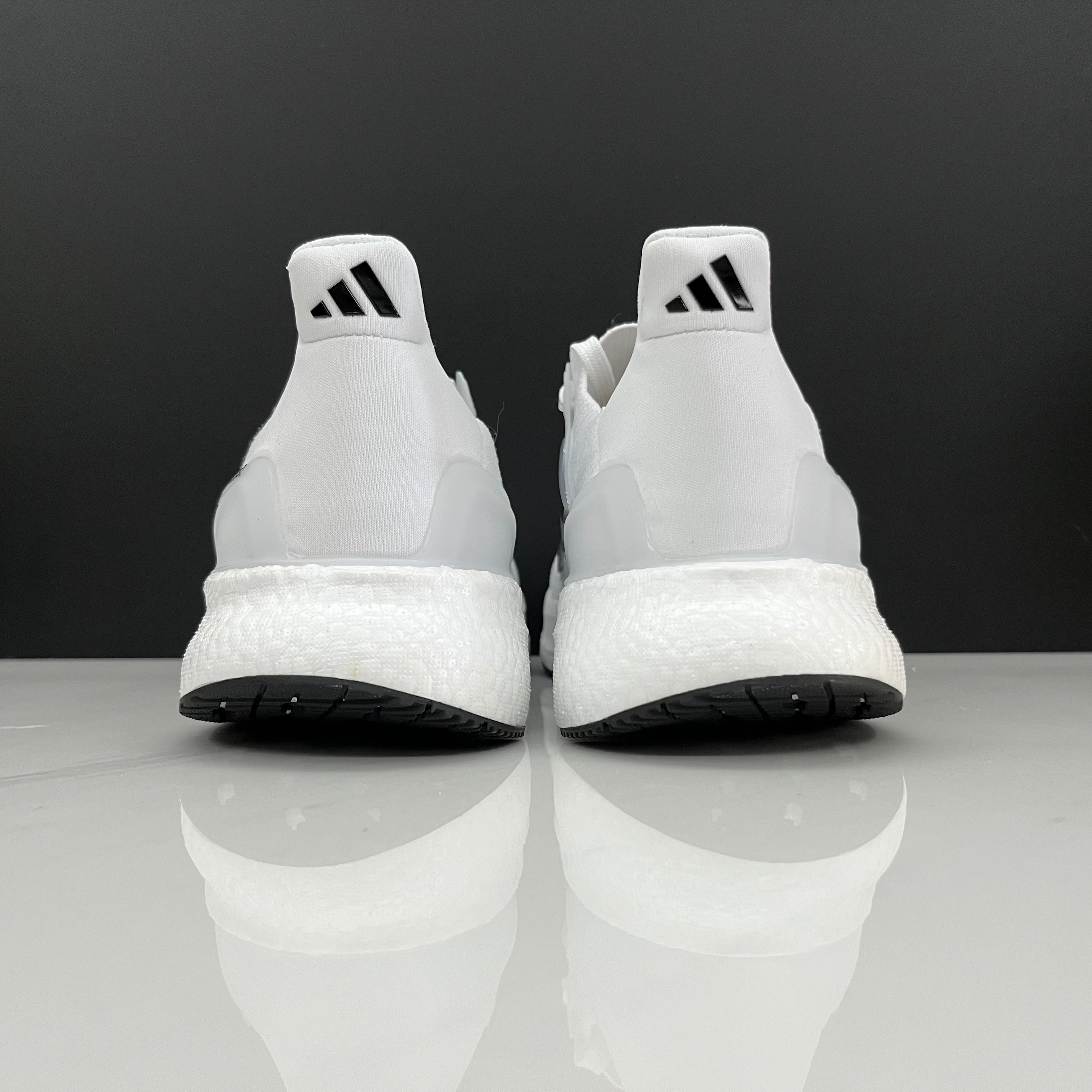 Adidas Ultraboost 5 - Branco/Preto